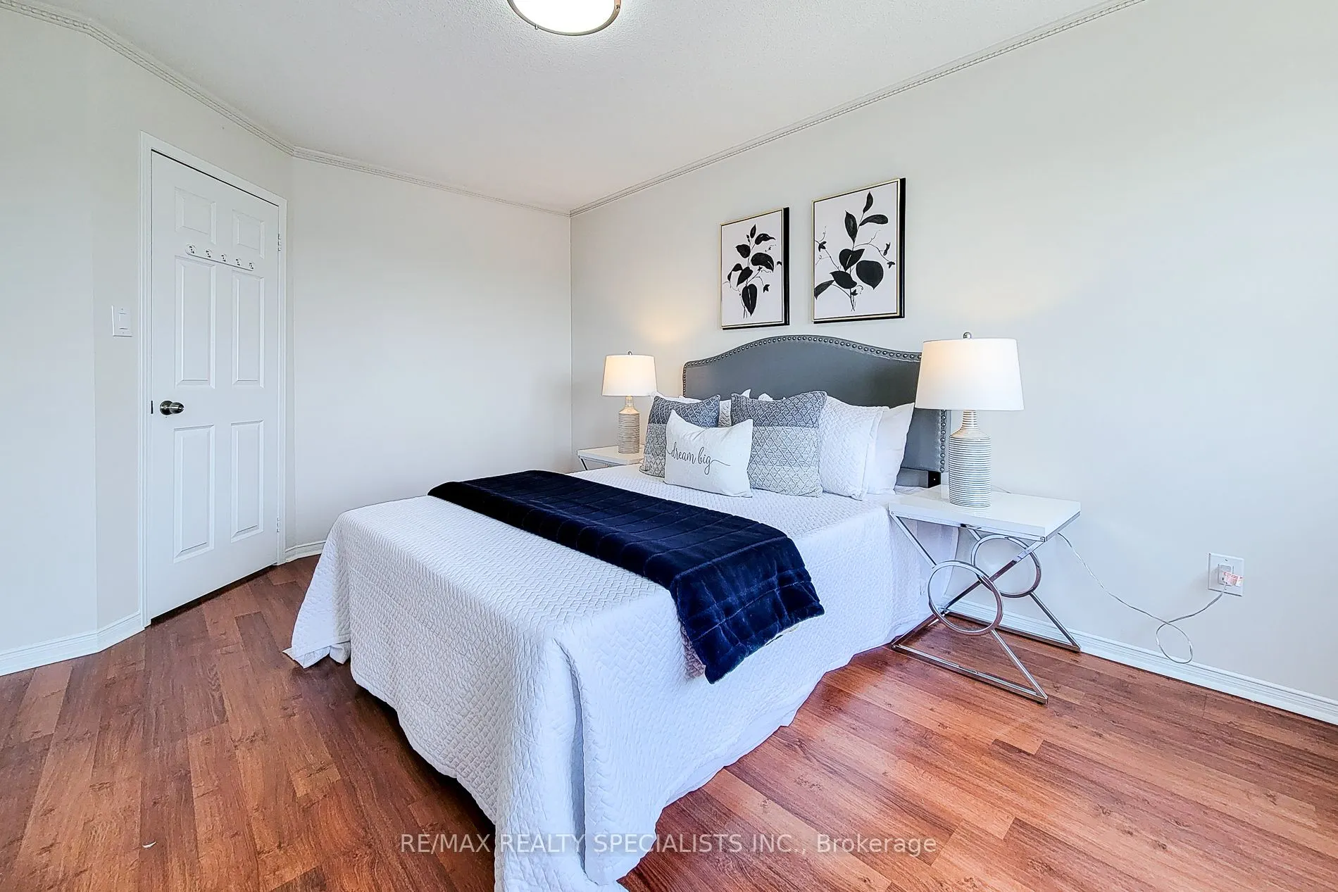 3434 REDPATH Circle