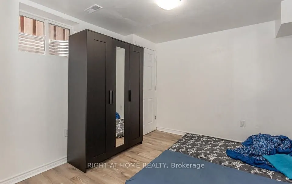 86 Clarridge Court N, #Basement