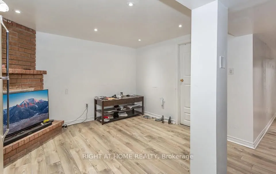 86 Clarridge Court N, #Basement