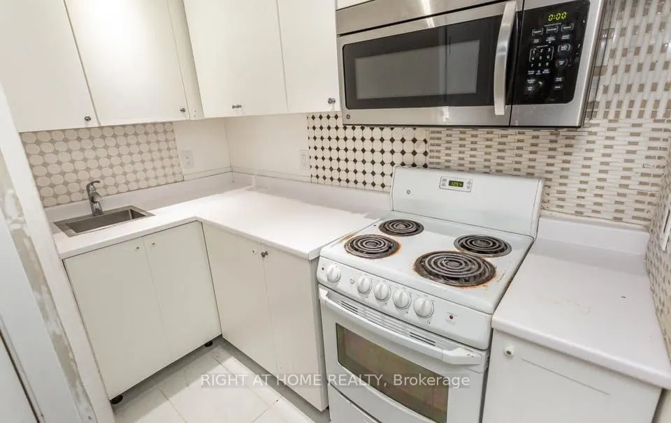 86 Clarridge Court N, #Basement