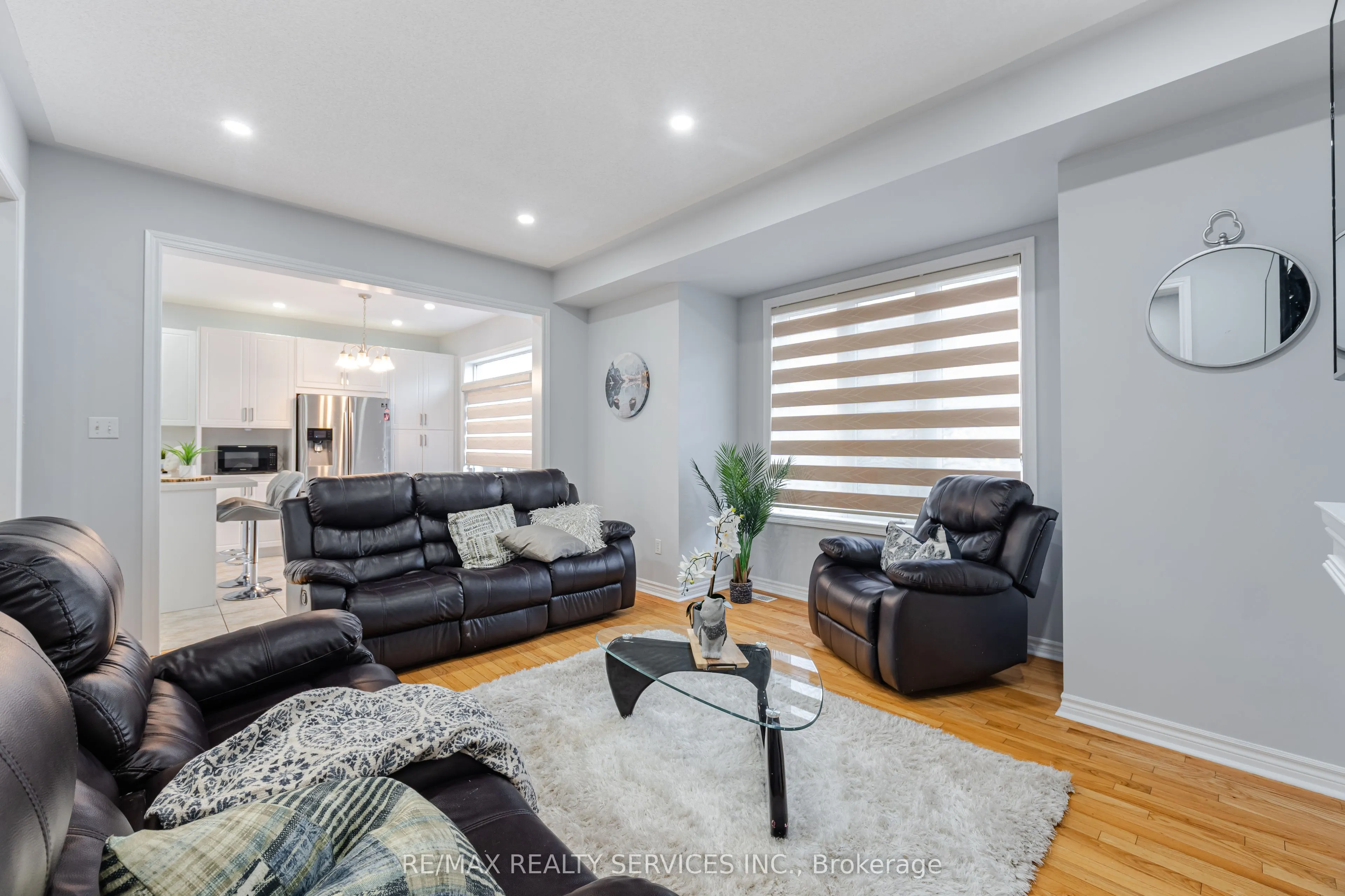 27 Hardgate Crescent