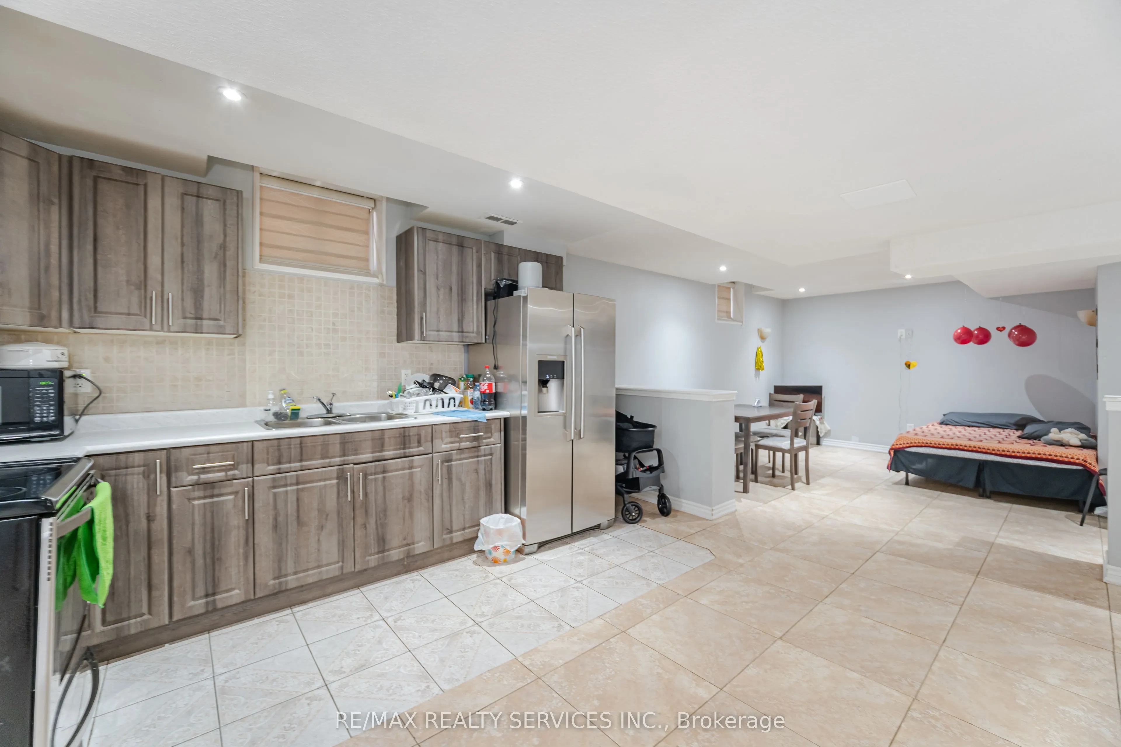 27 Hardgate Crescent