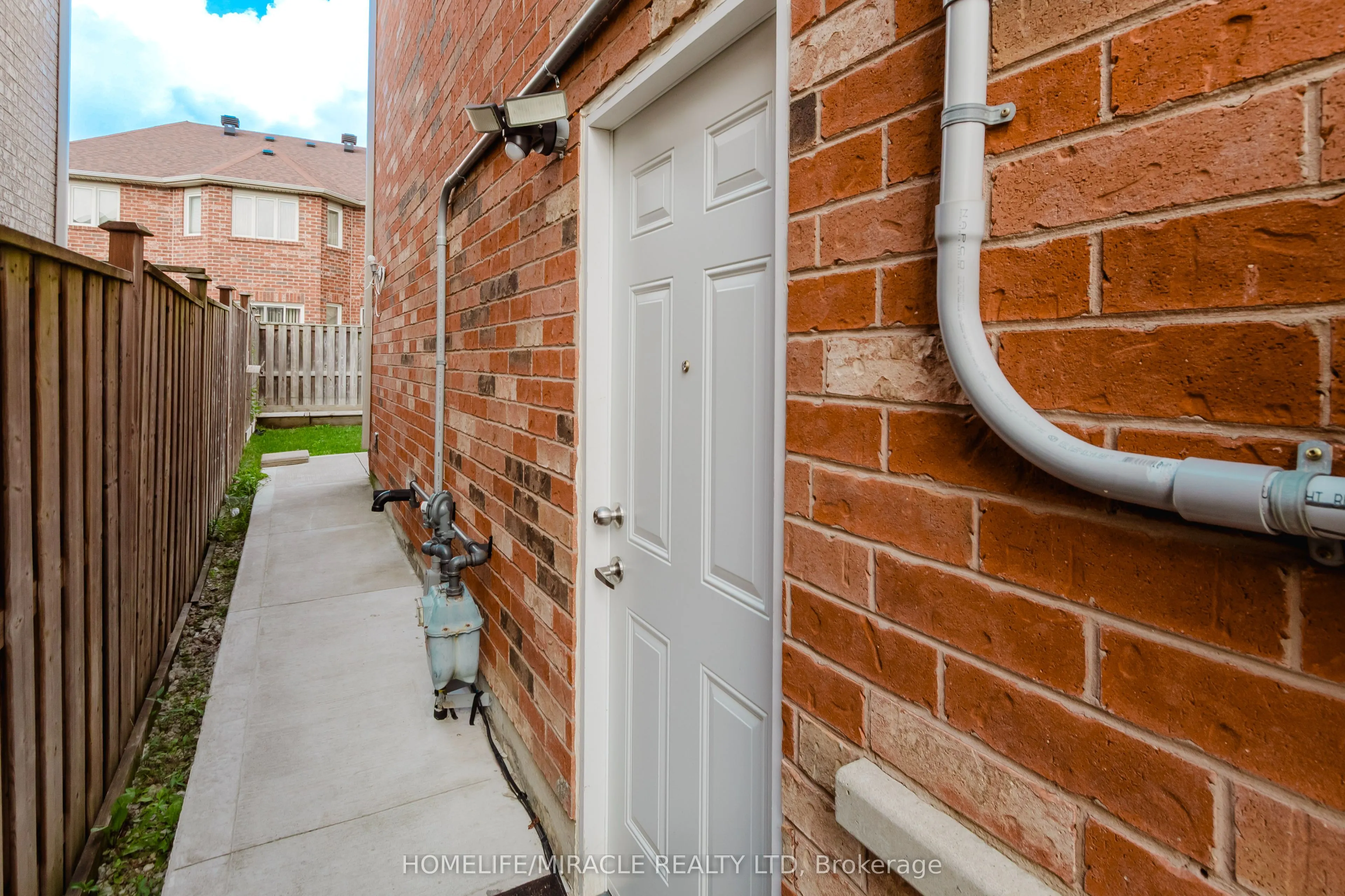 27 Silver Egret Road