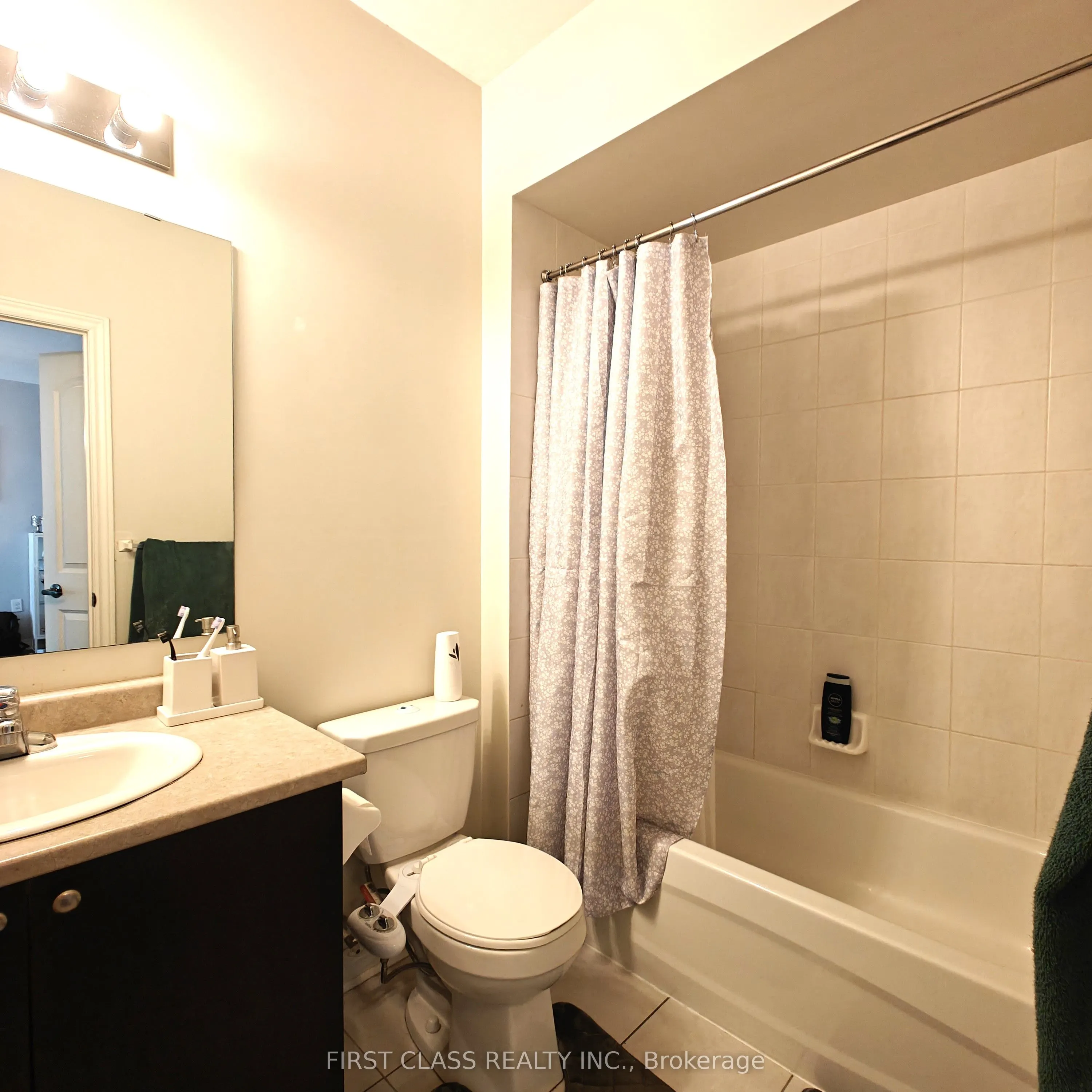 383 Main Street E, #321