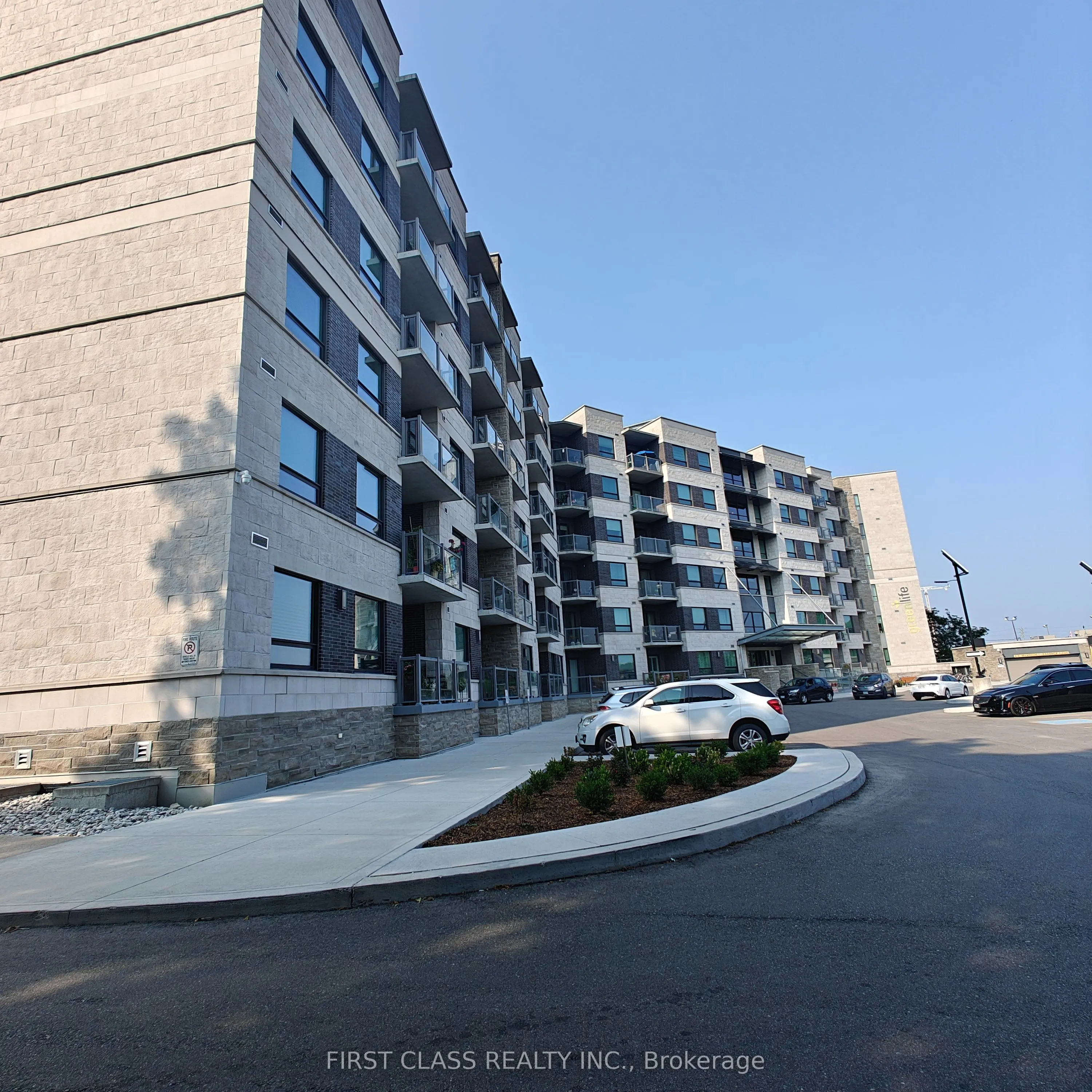 383 Main Street E, #321