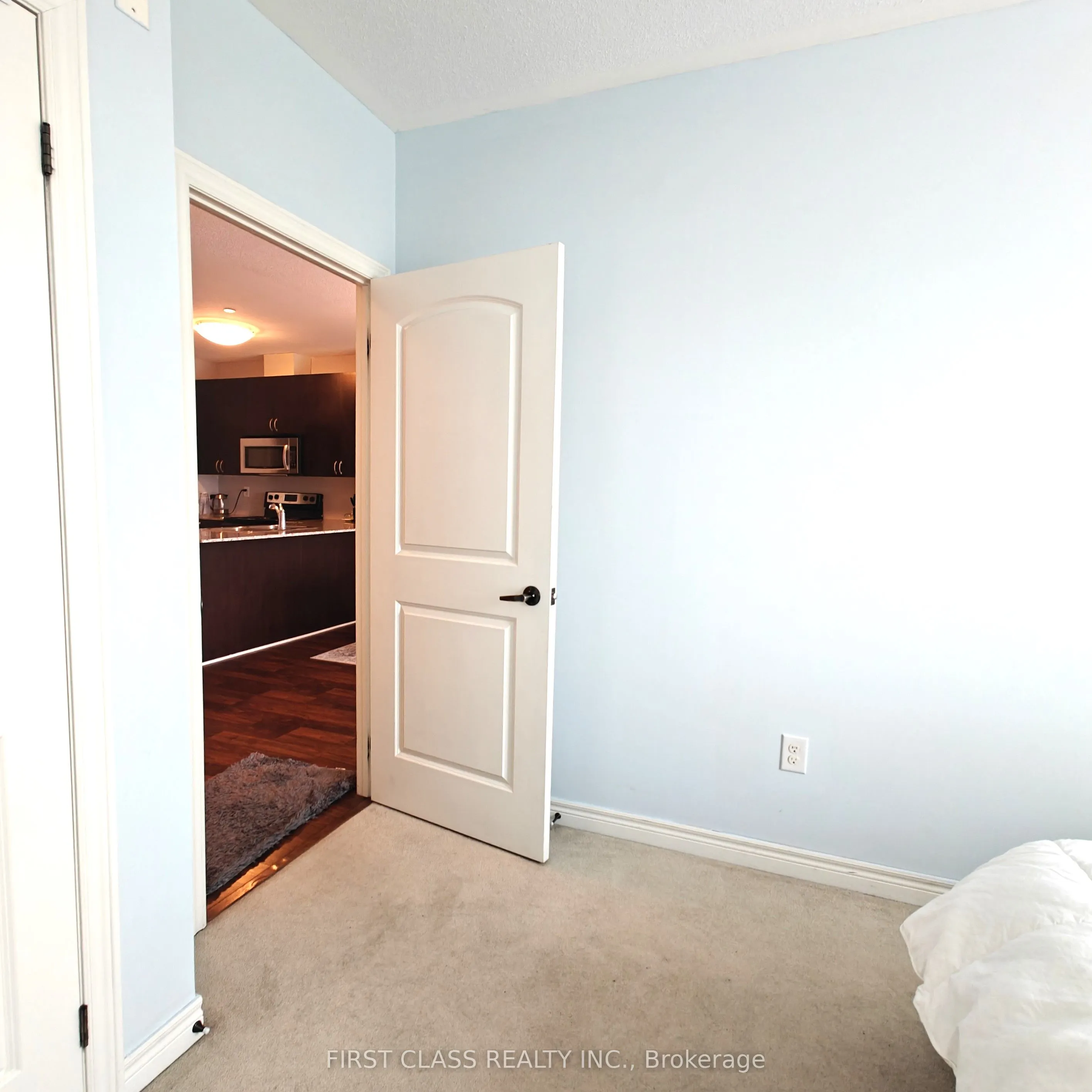 383 Main Street E, #321
