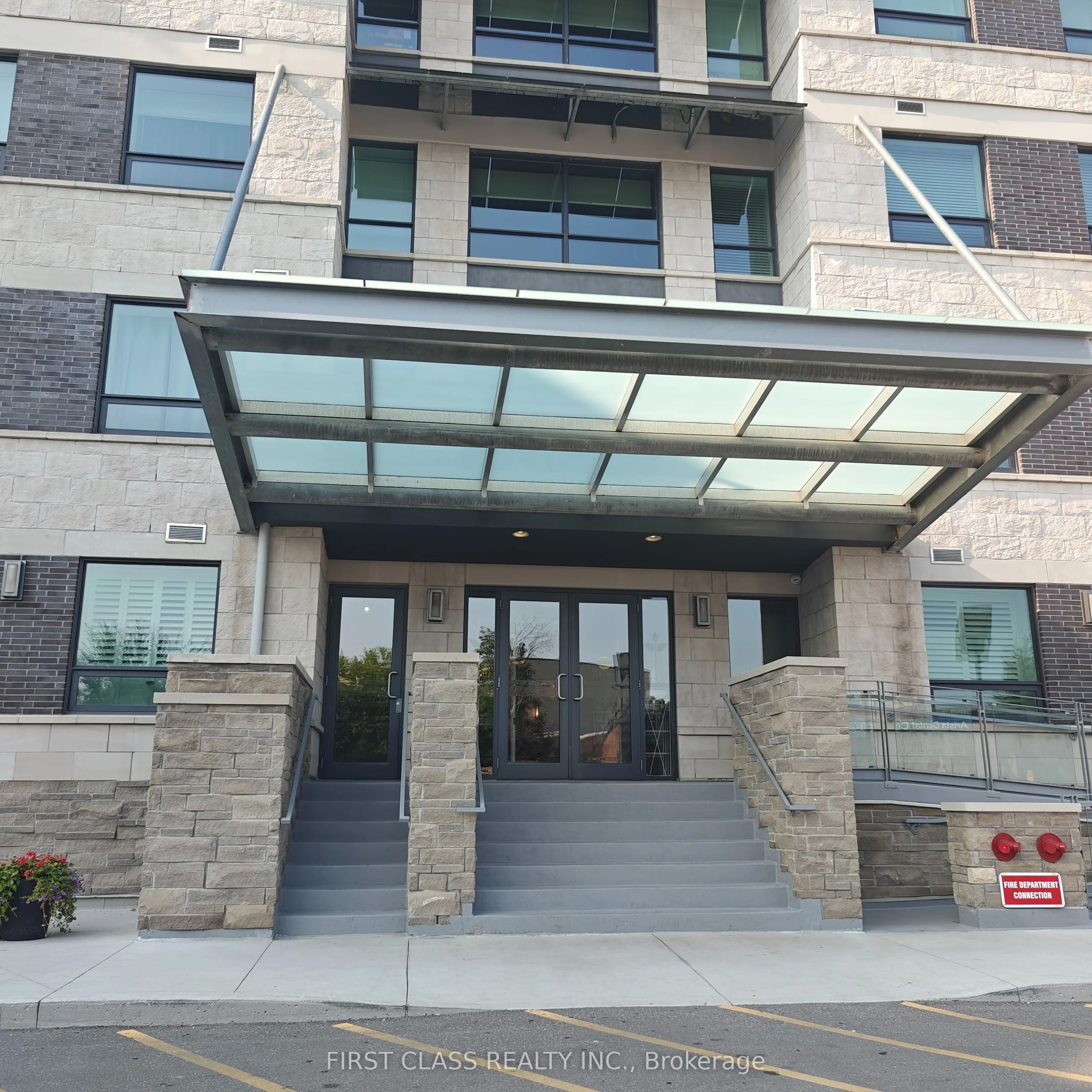 383 Main Street E, #321