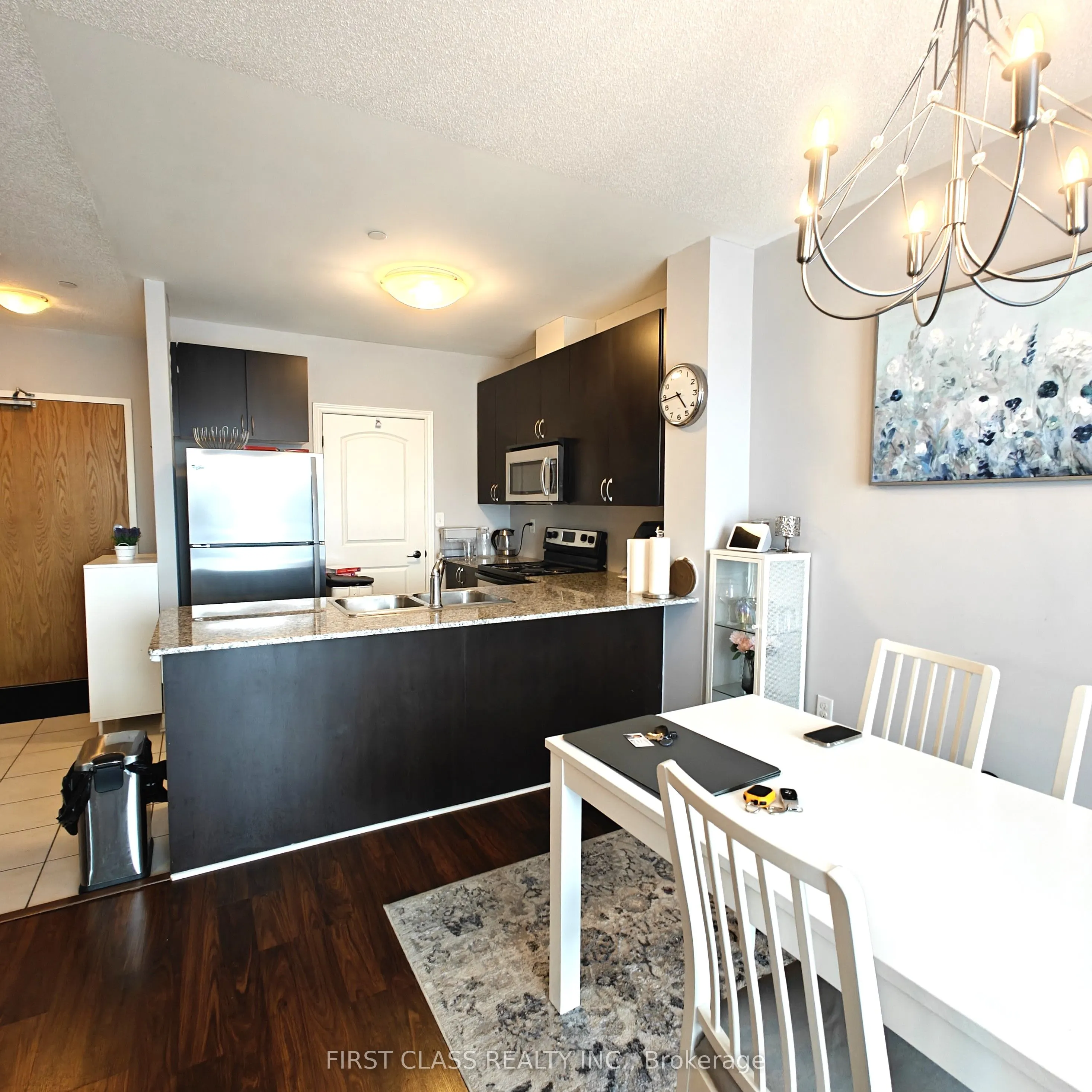 383 Main Street E, #321