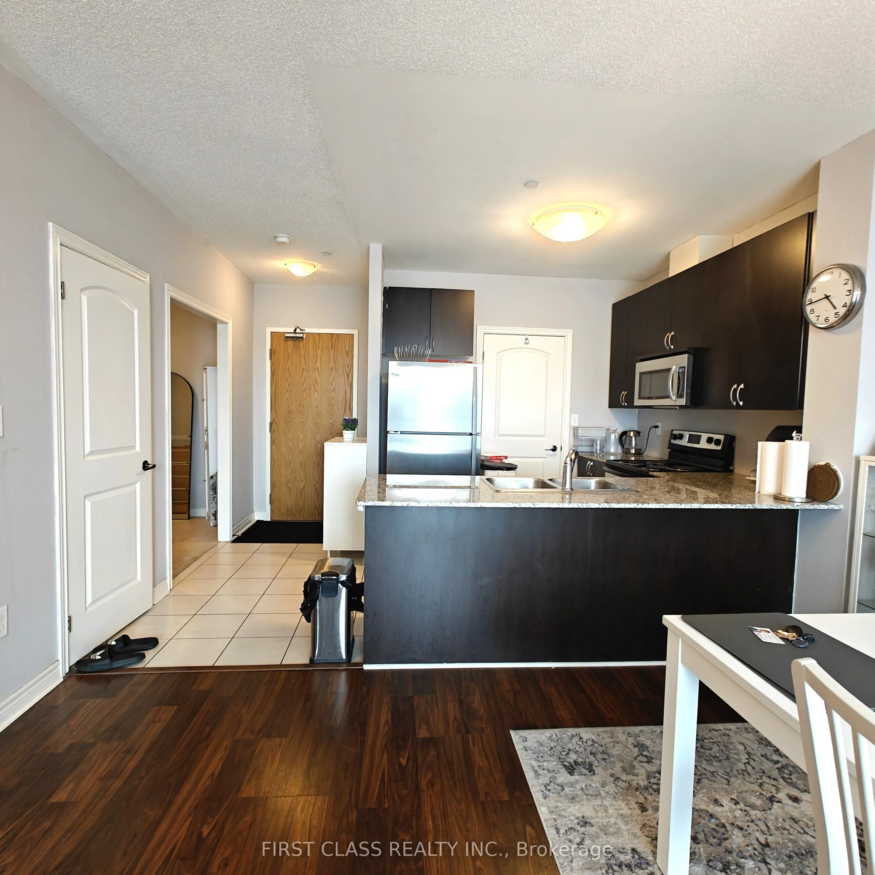 383 Main Street E, #321