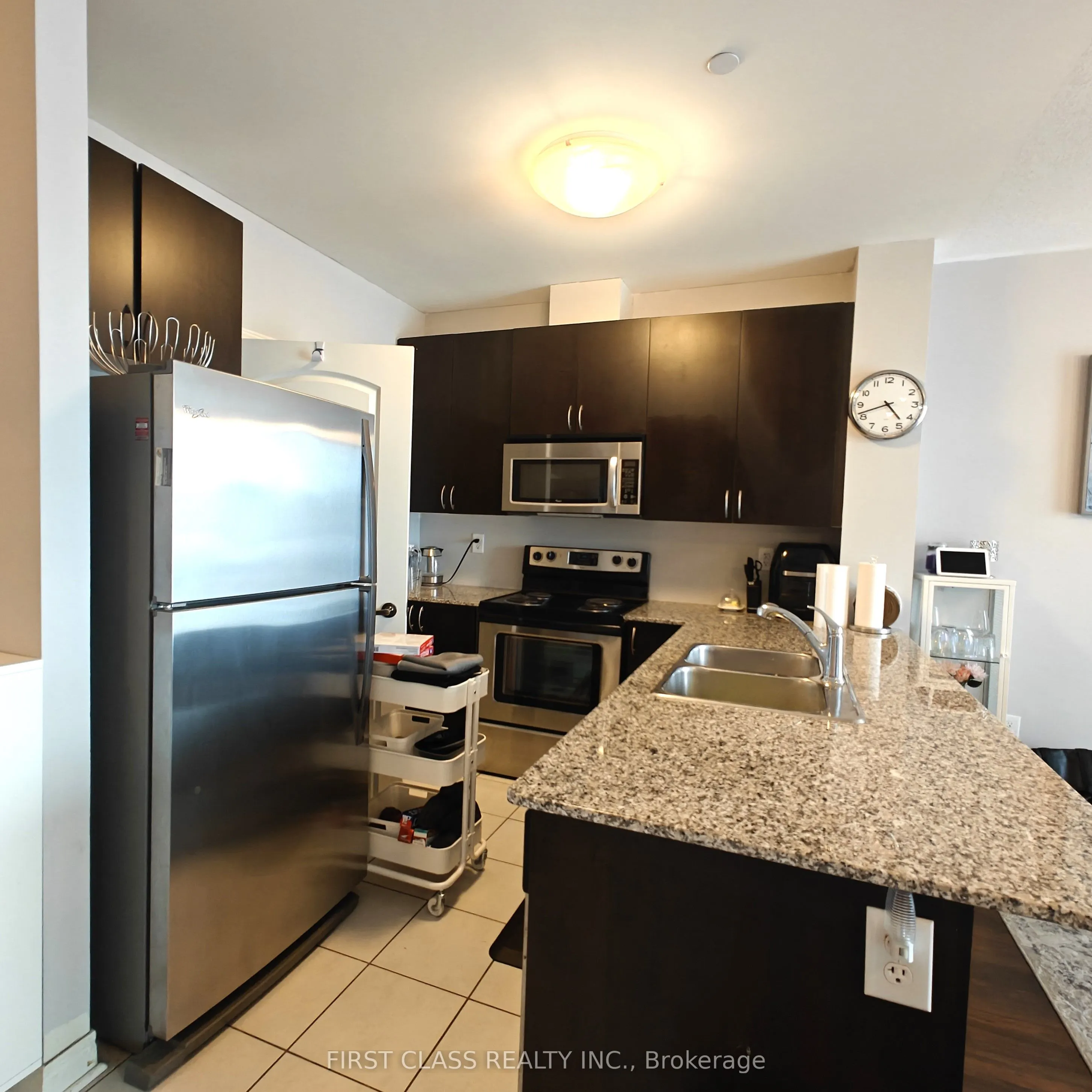 383 Main Street E, #321