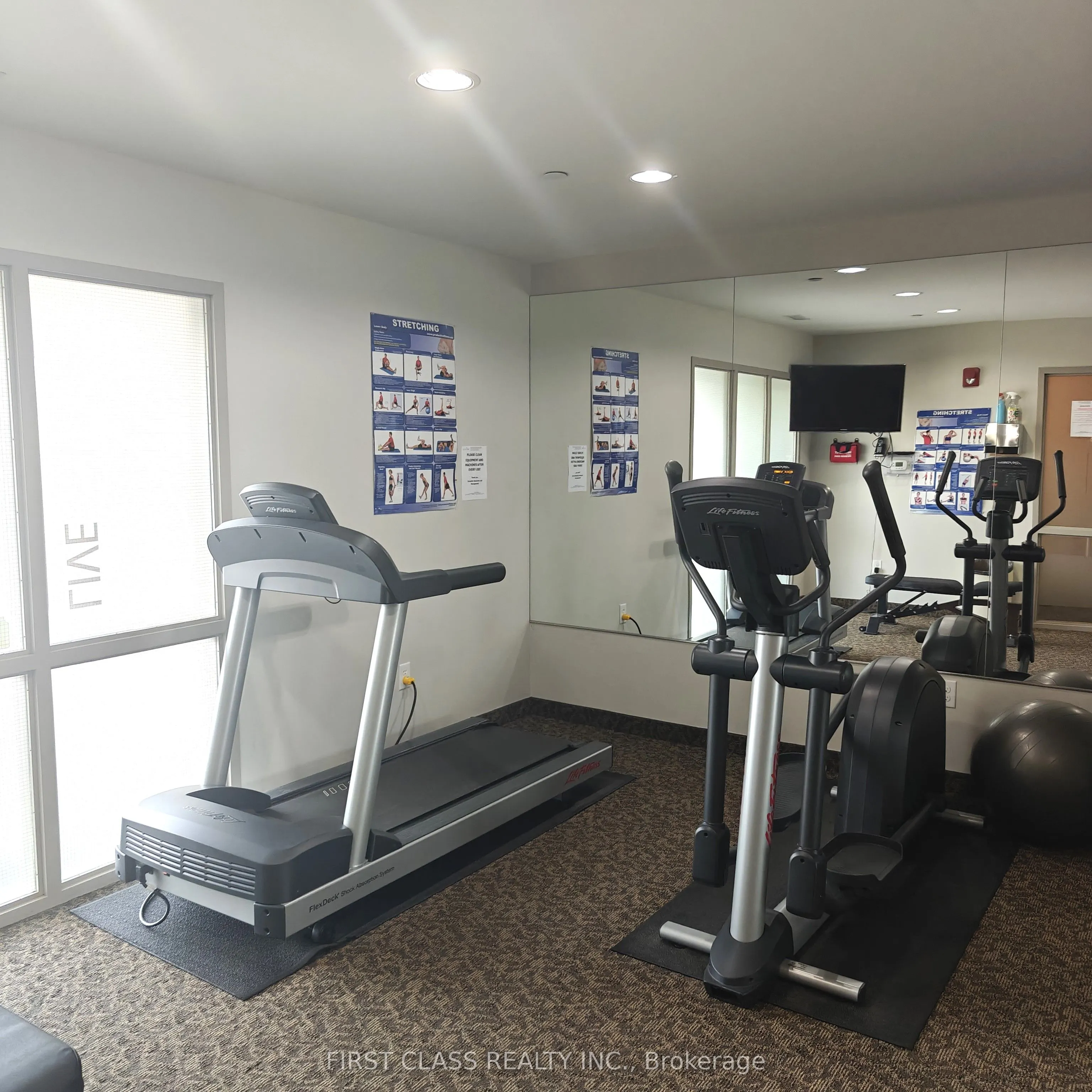 383 Main Street E, #321