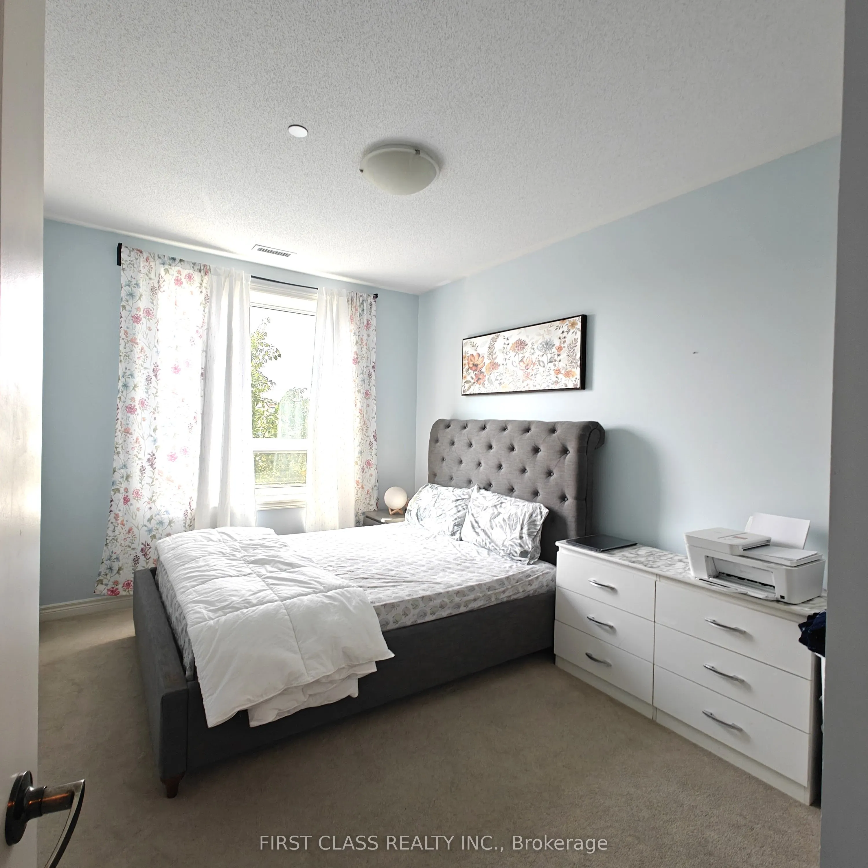 383 Main Street E, #321