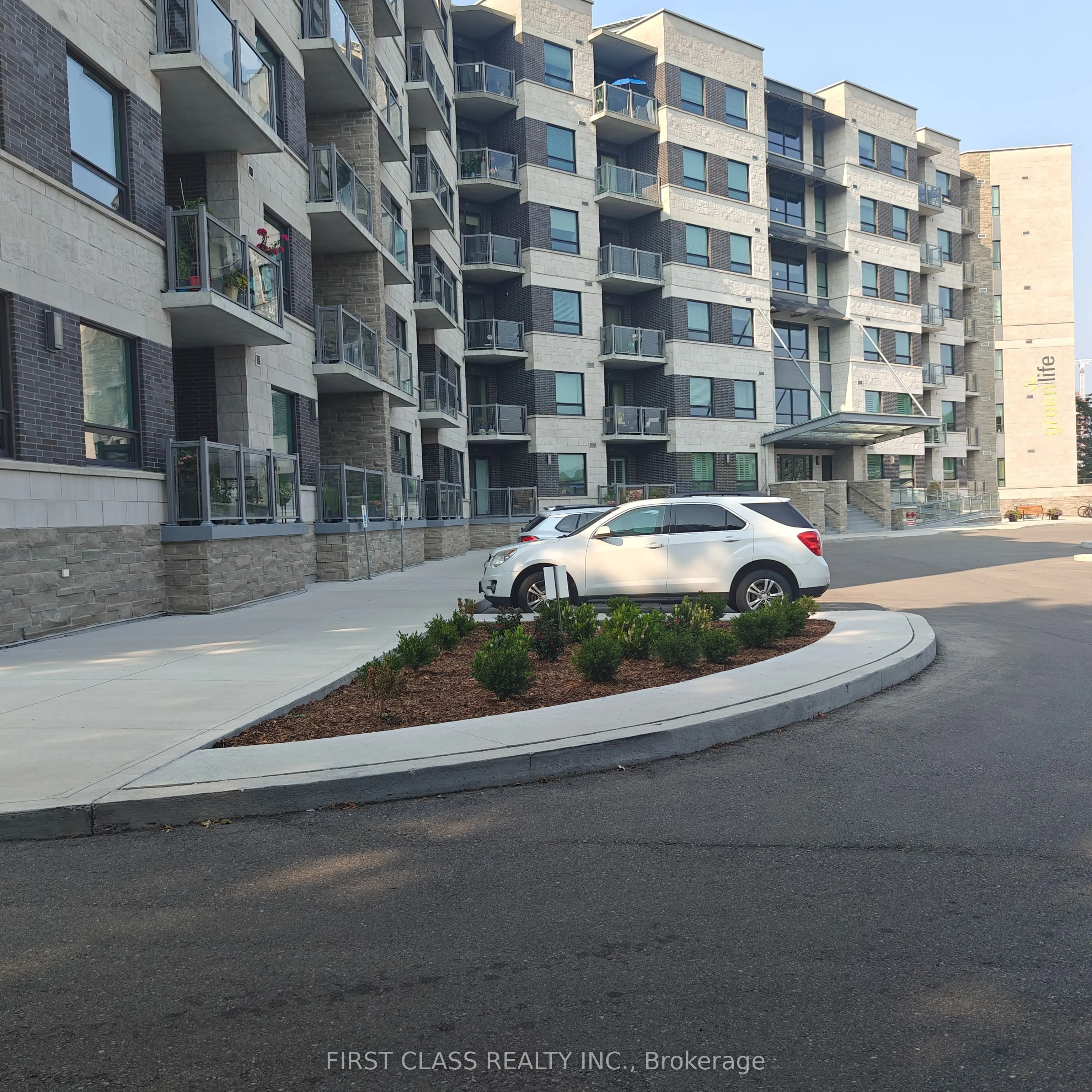 383 Main Street E, #321