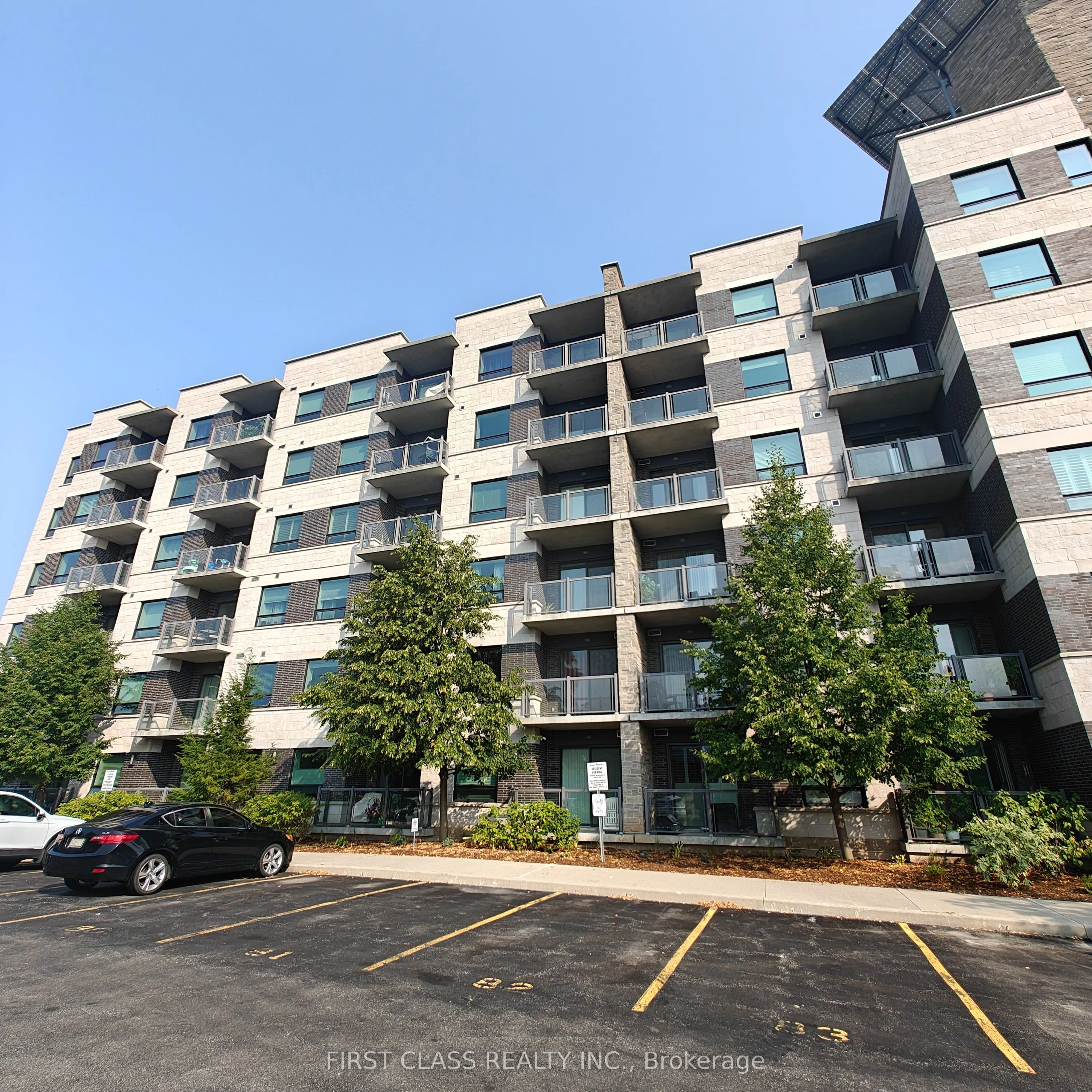 383 Main Street E, #321