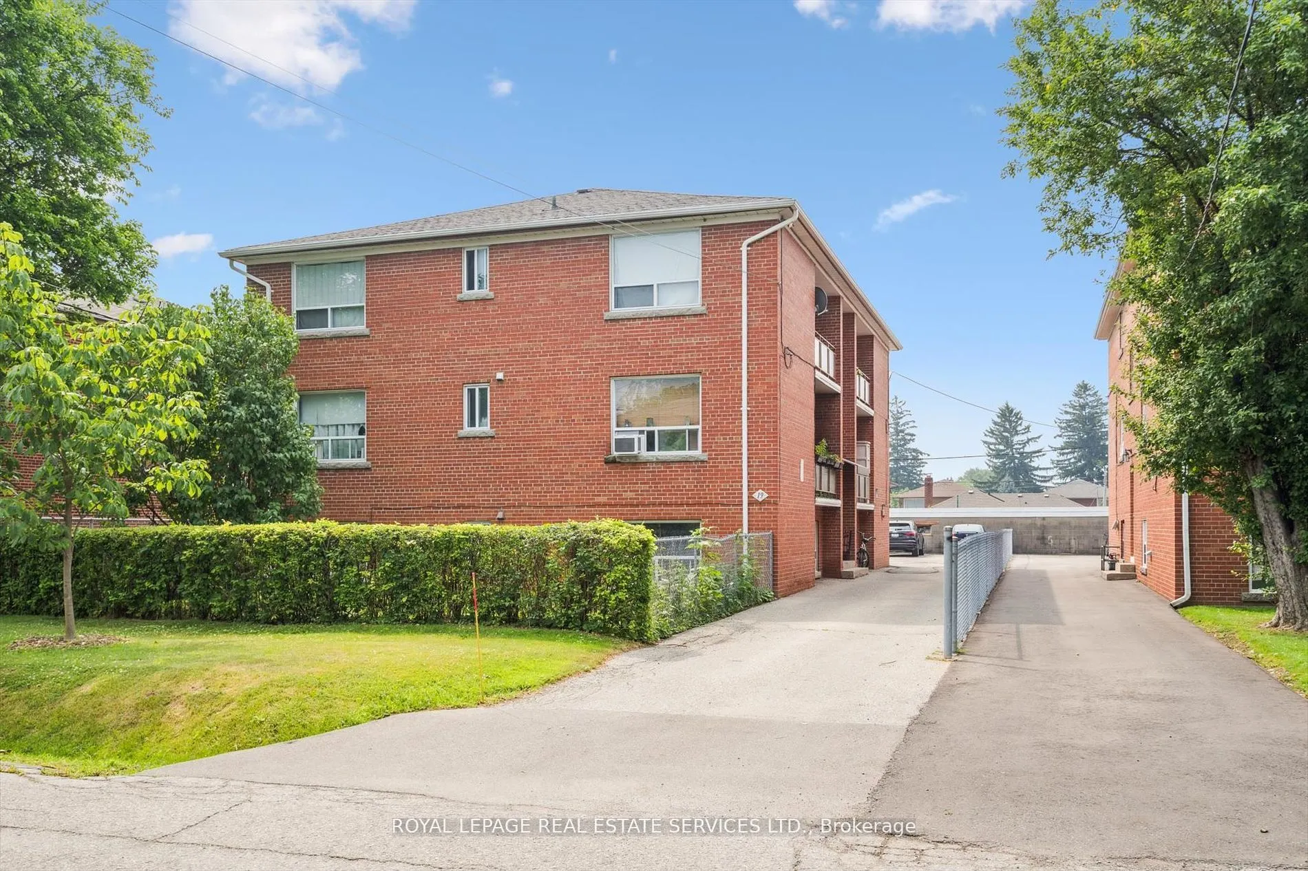 19 Dover Drive N