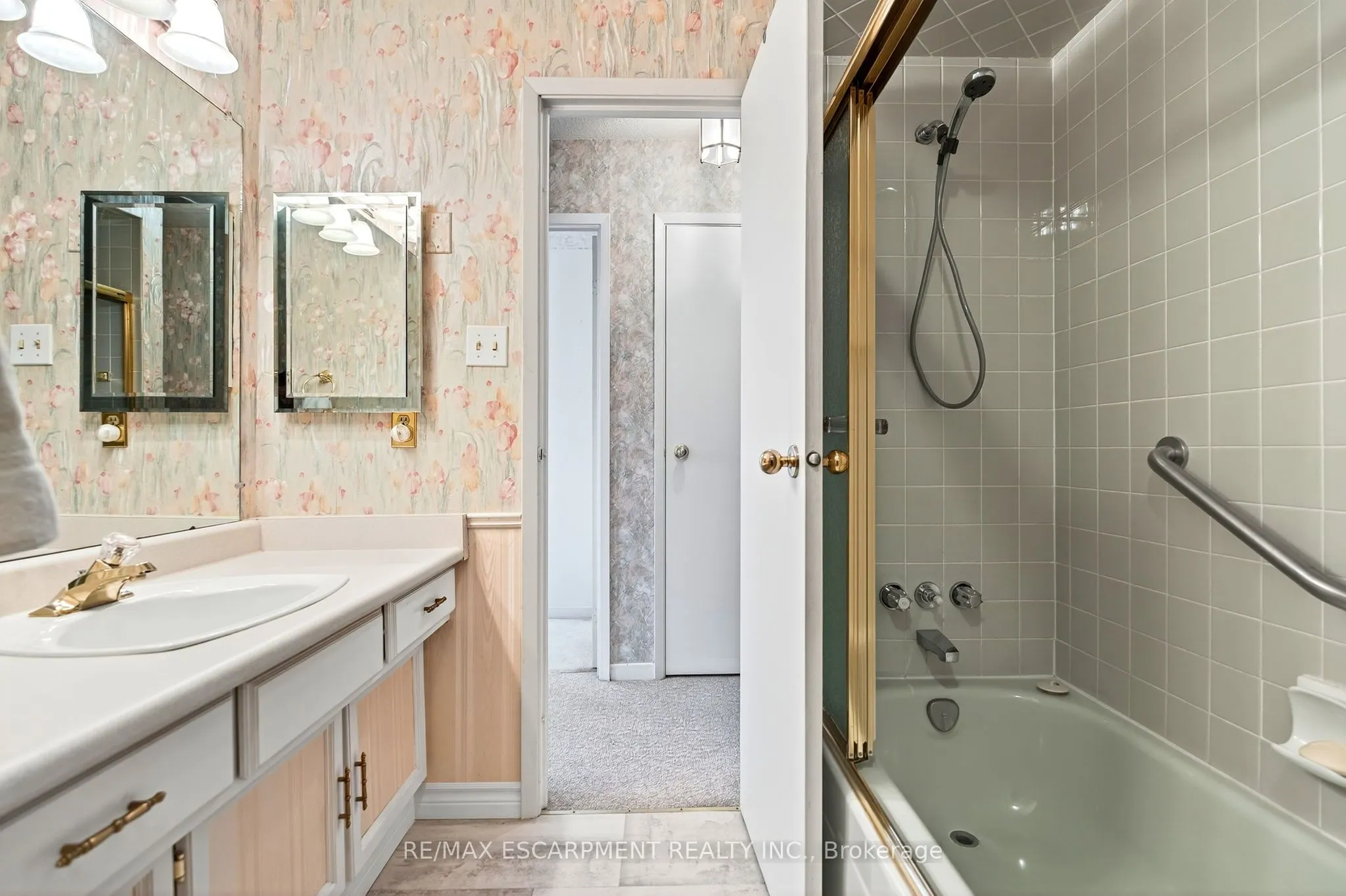 1552 Kerns Road, #4