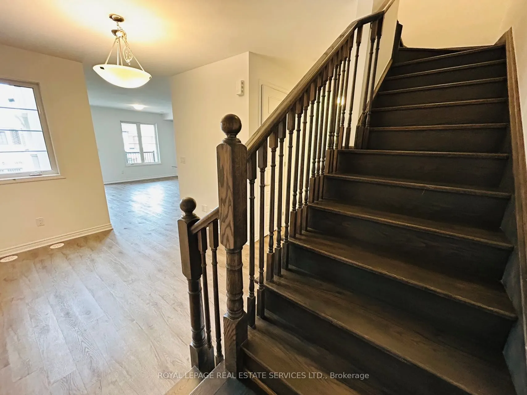 1577 Moira Crescent