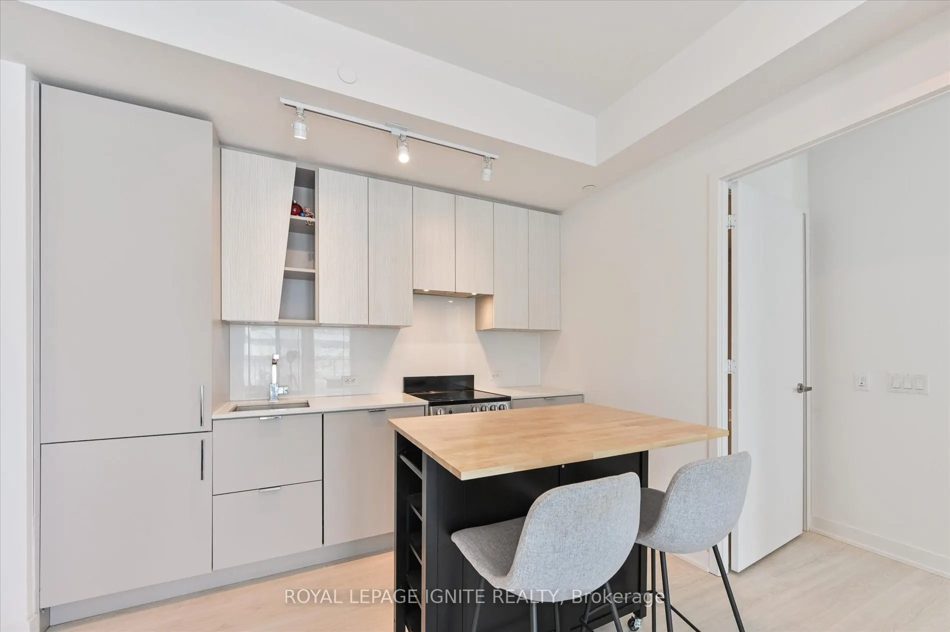 3883 Quartz Road, #501