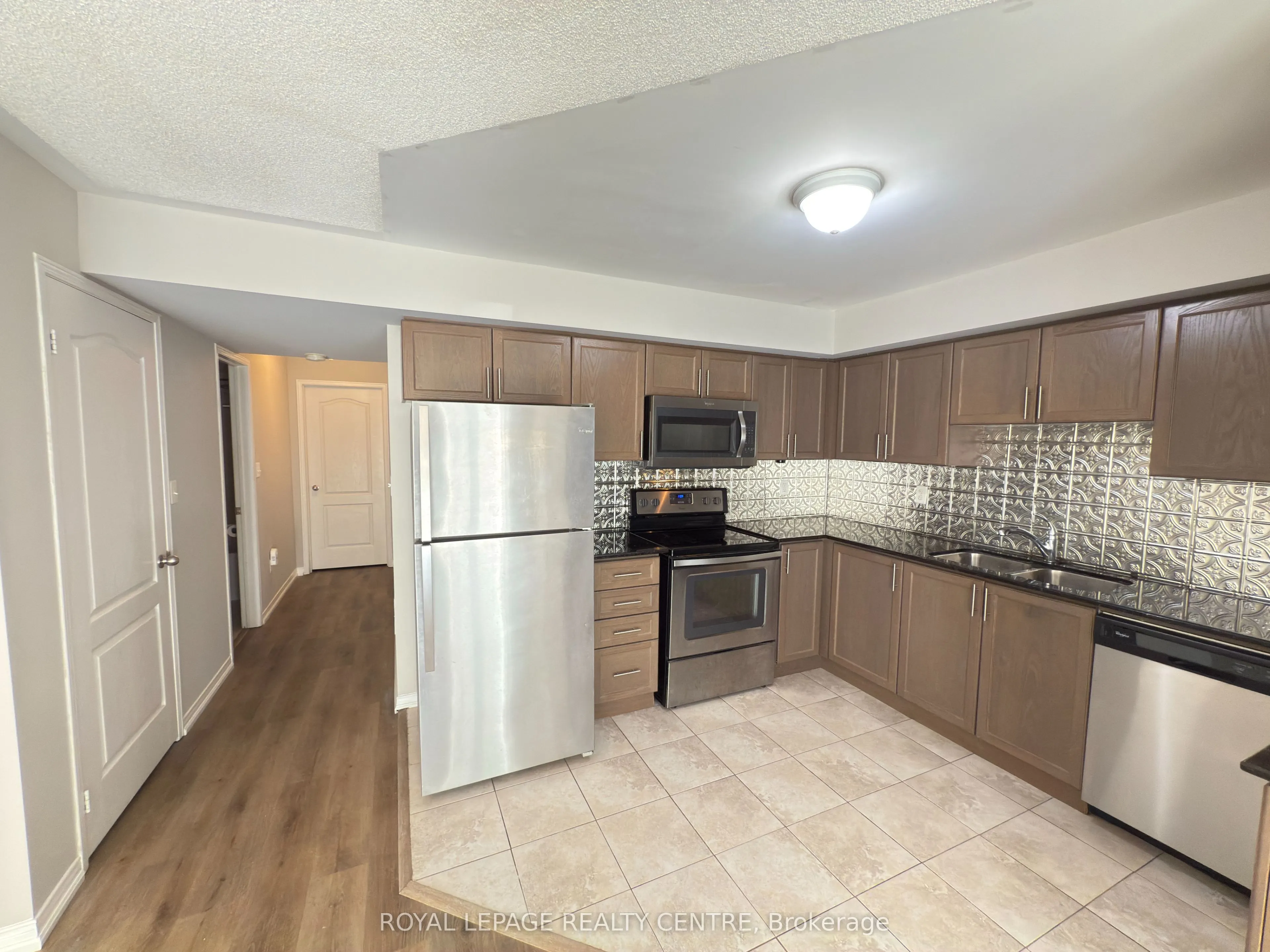 2472 Post Road, #19