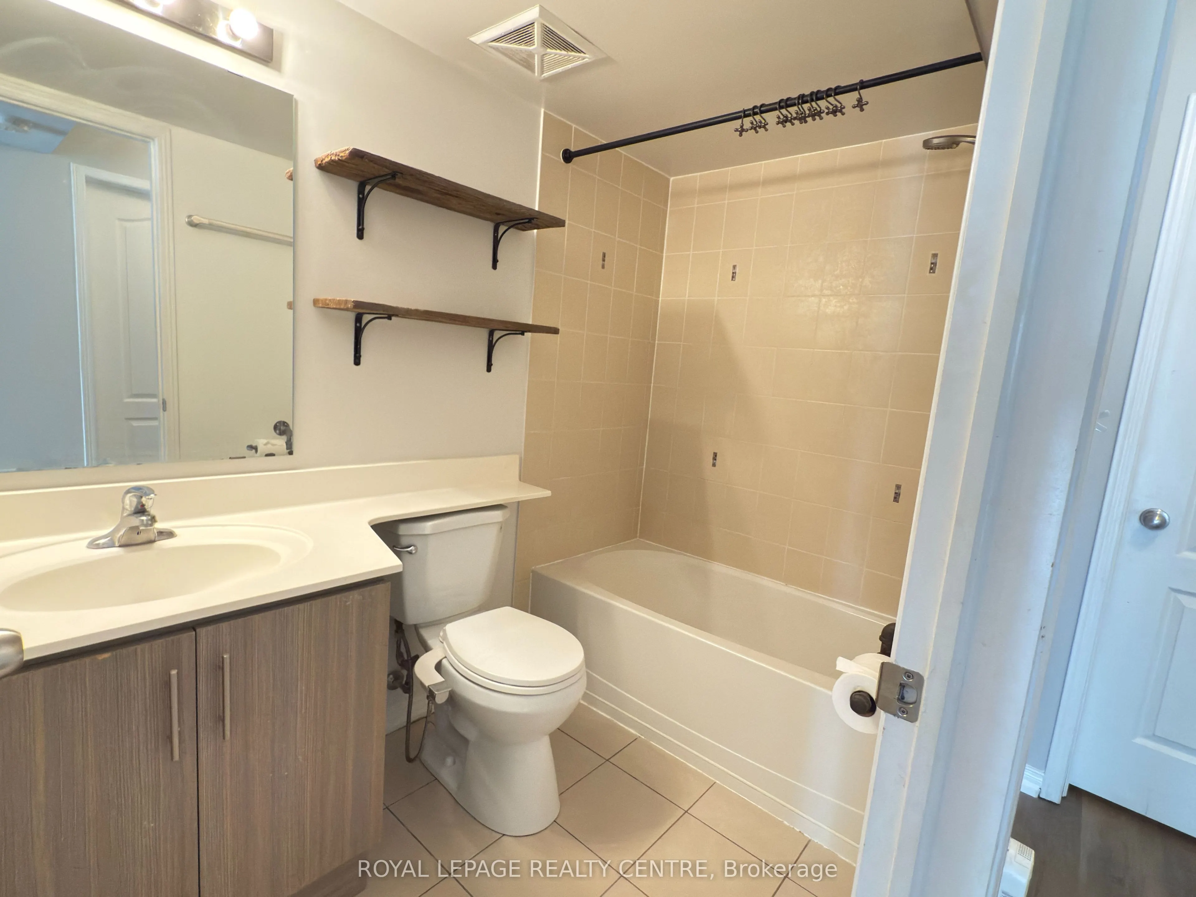 2472 Post Road, #19