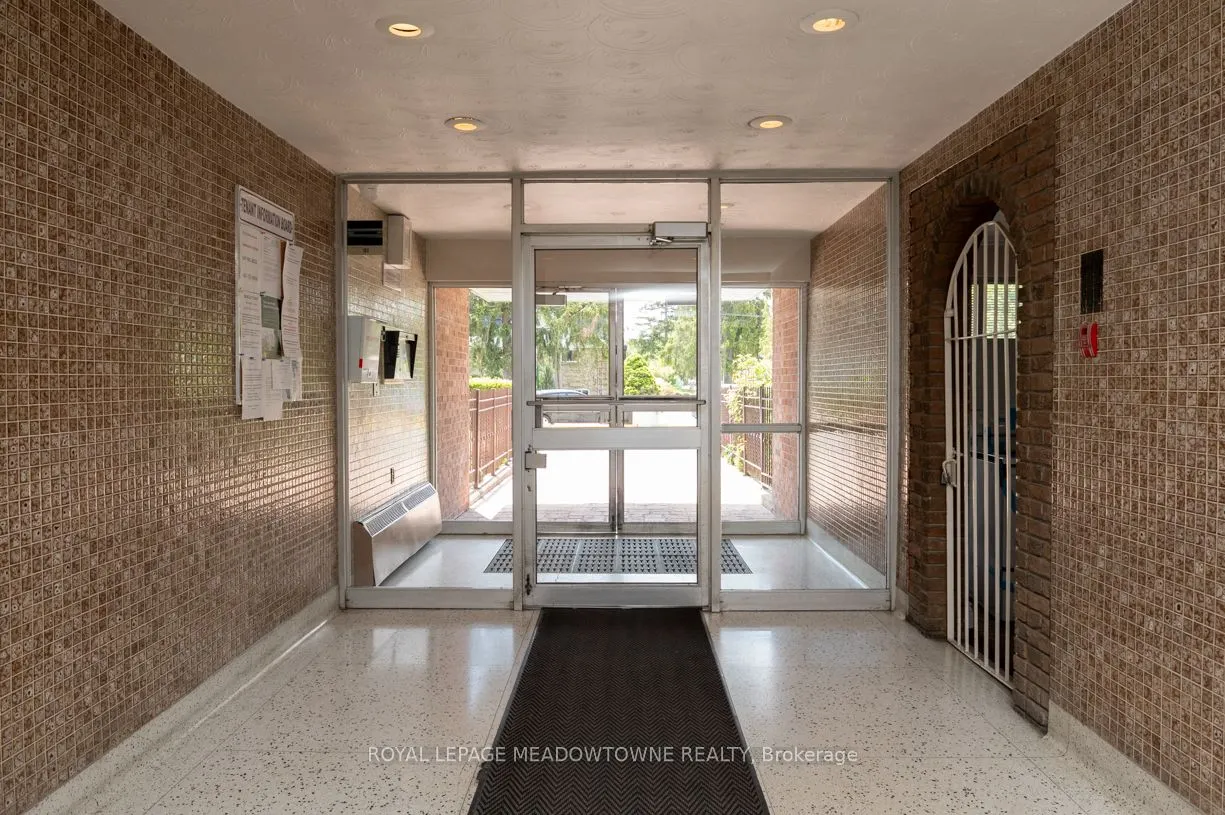 1017 Seneca Avenue, #405