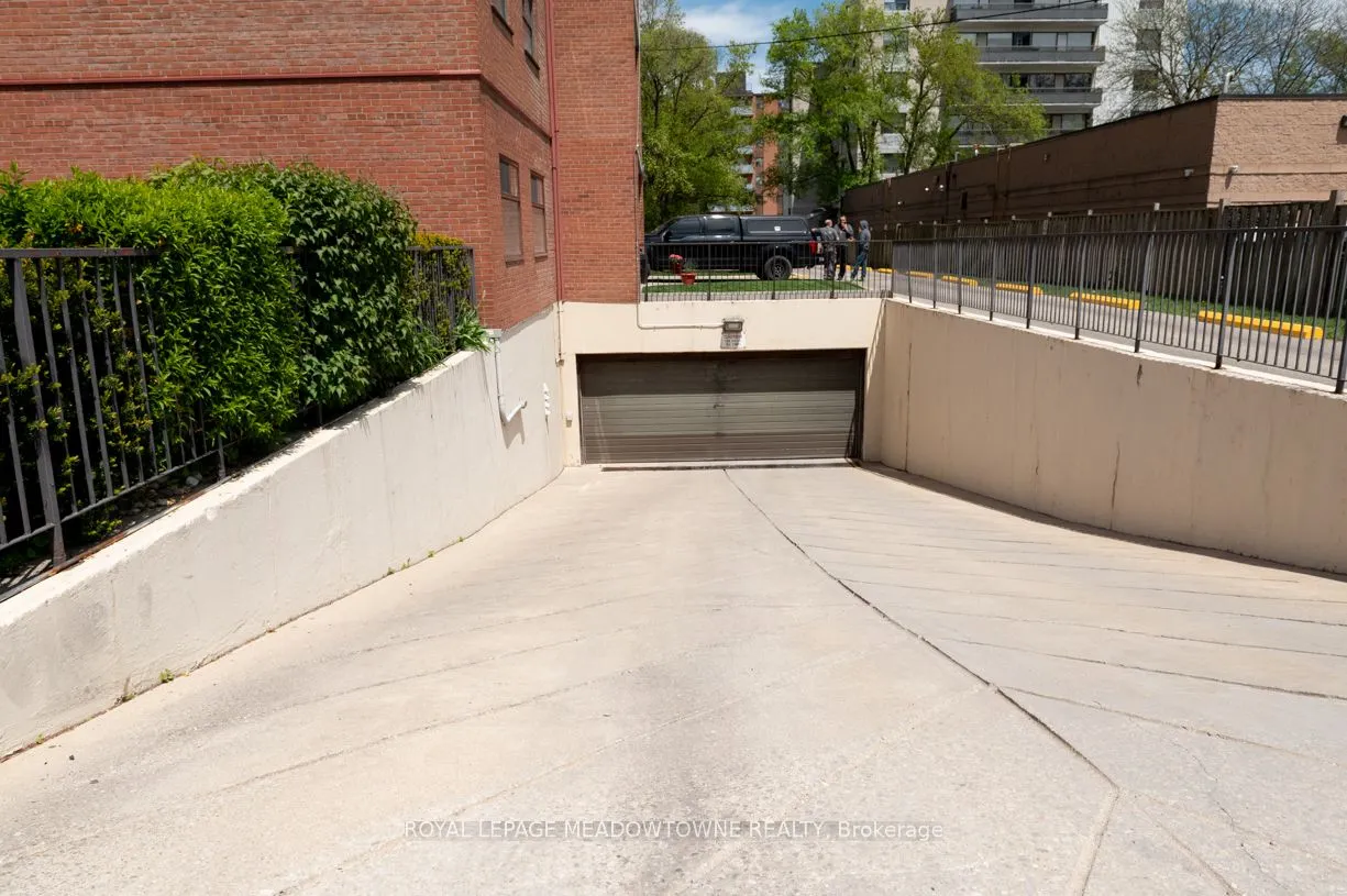1017 Seneca Avenue, #405