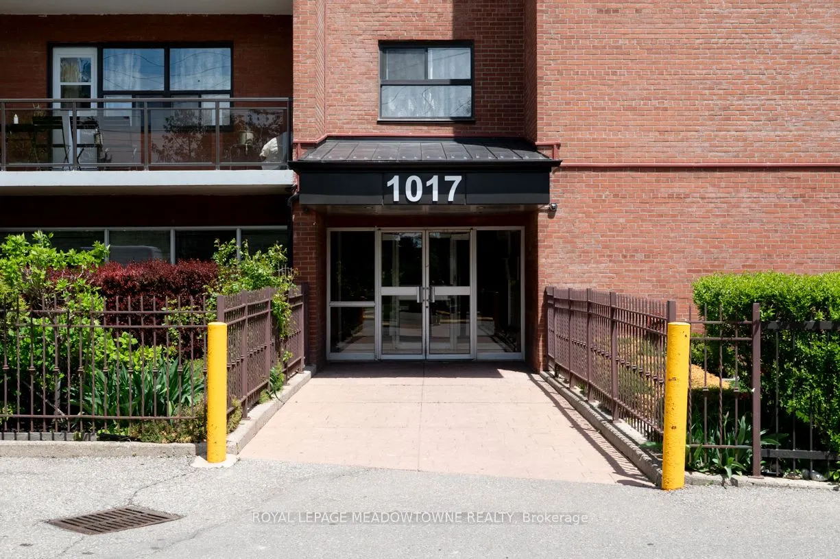 1017 Seneca Avenue, #405