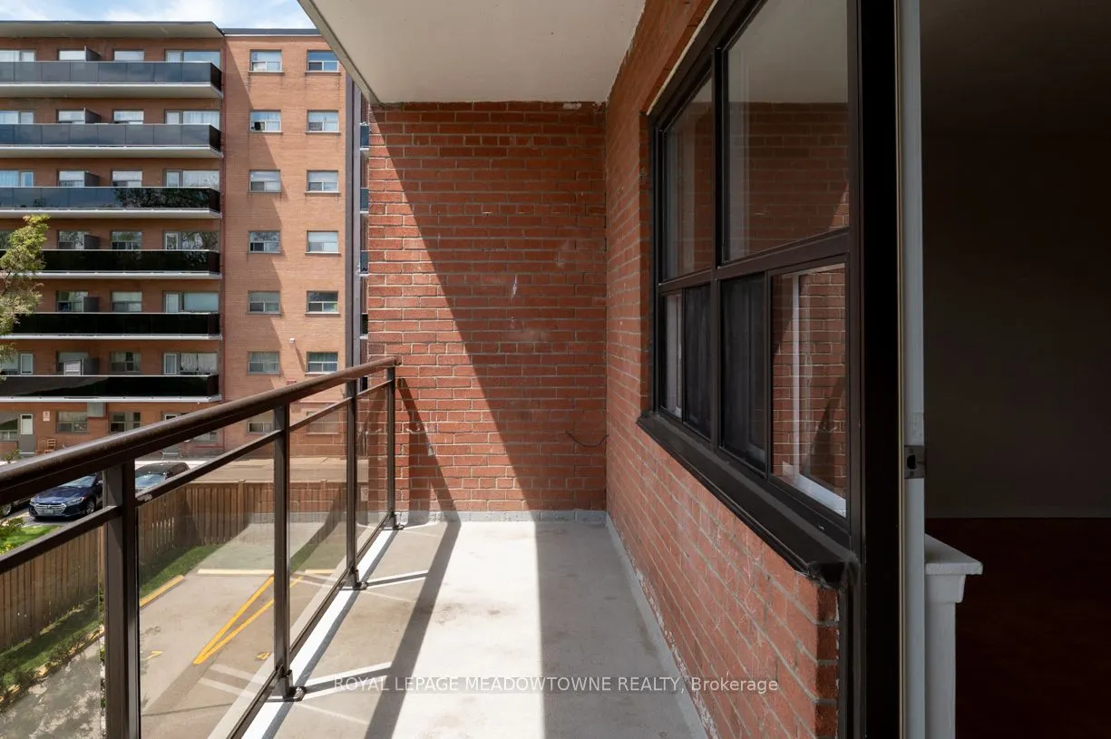 1017 Seneca Avenue, #405