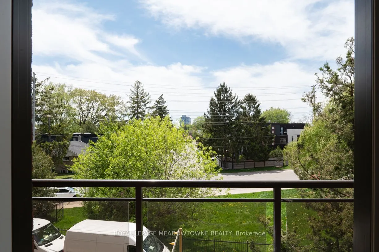 1017 Seneca Avenue, #405