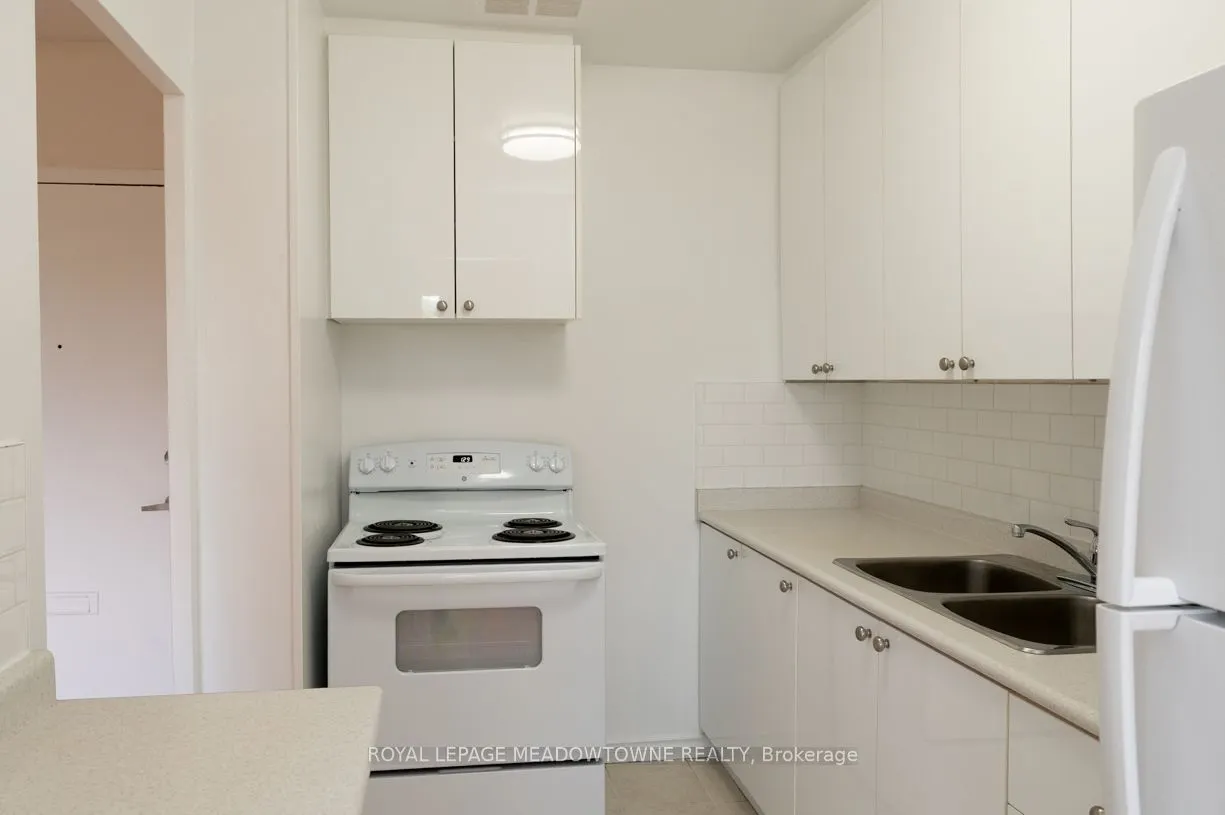 1017 Seneca Avenue, #405