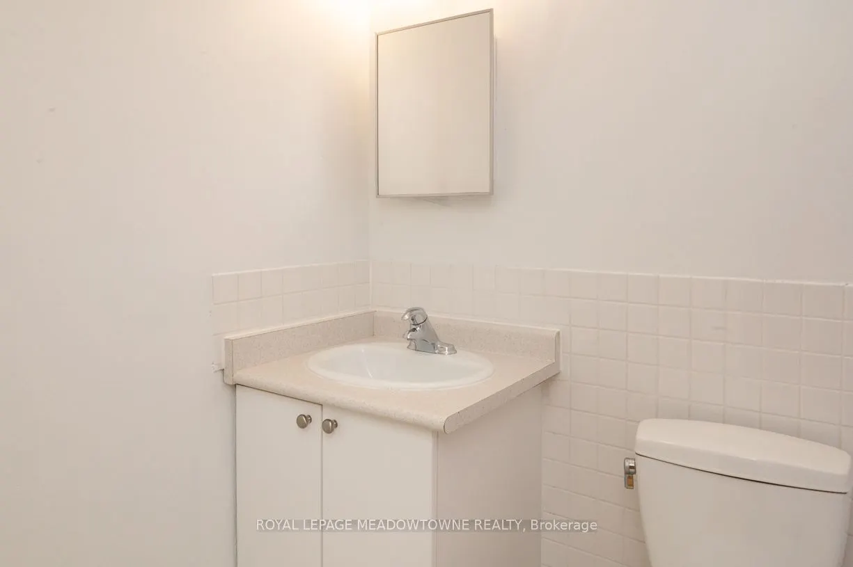 1017 Seneca Avenue, #405