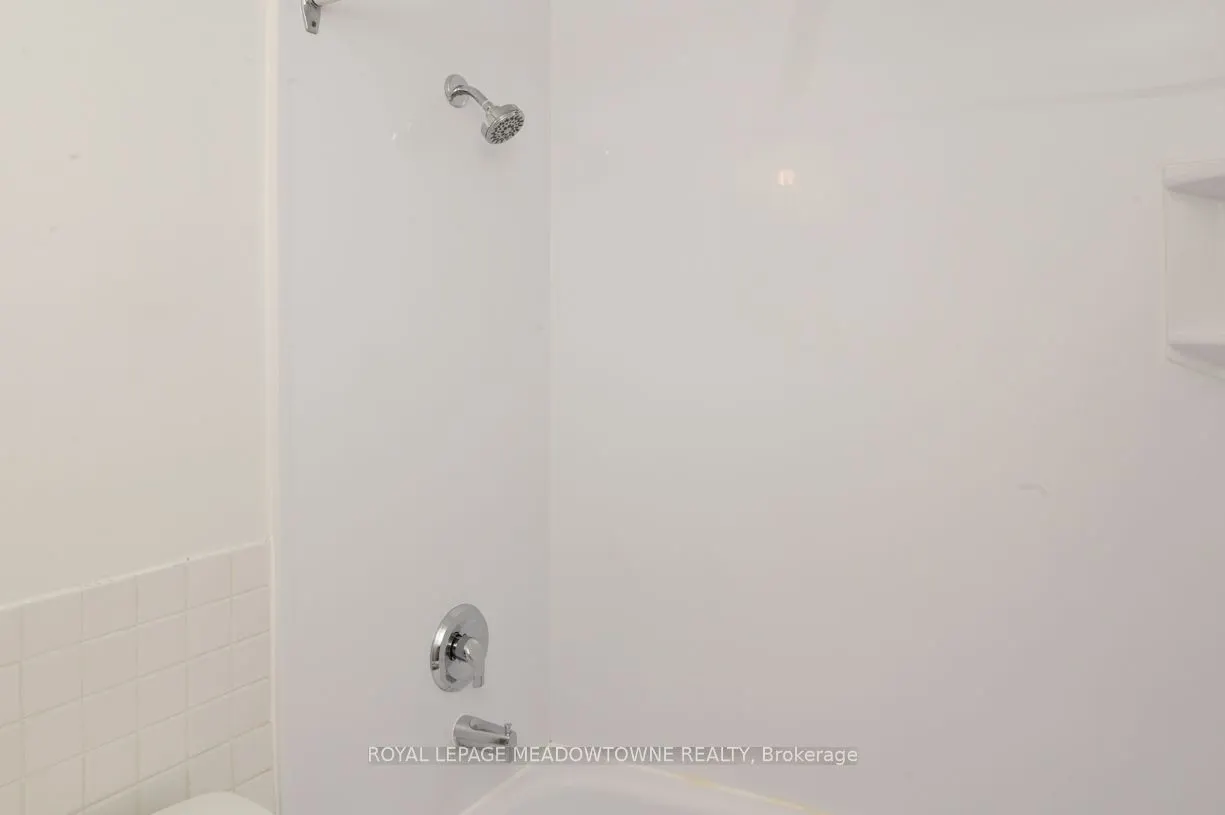 1017 Seneca Avenue, #405