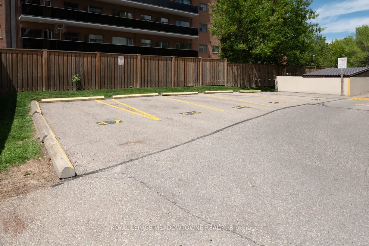 1017 Seneca Avenue, #405