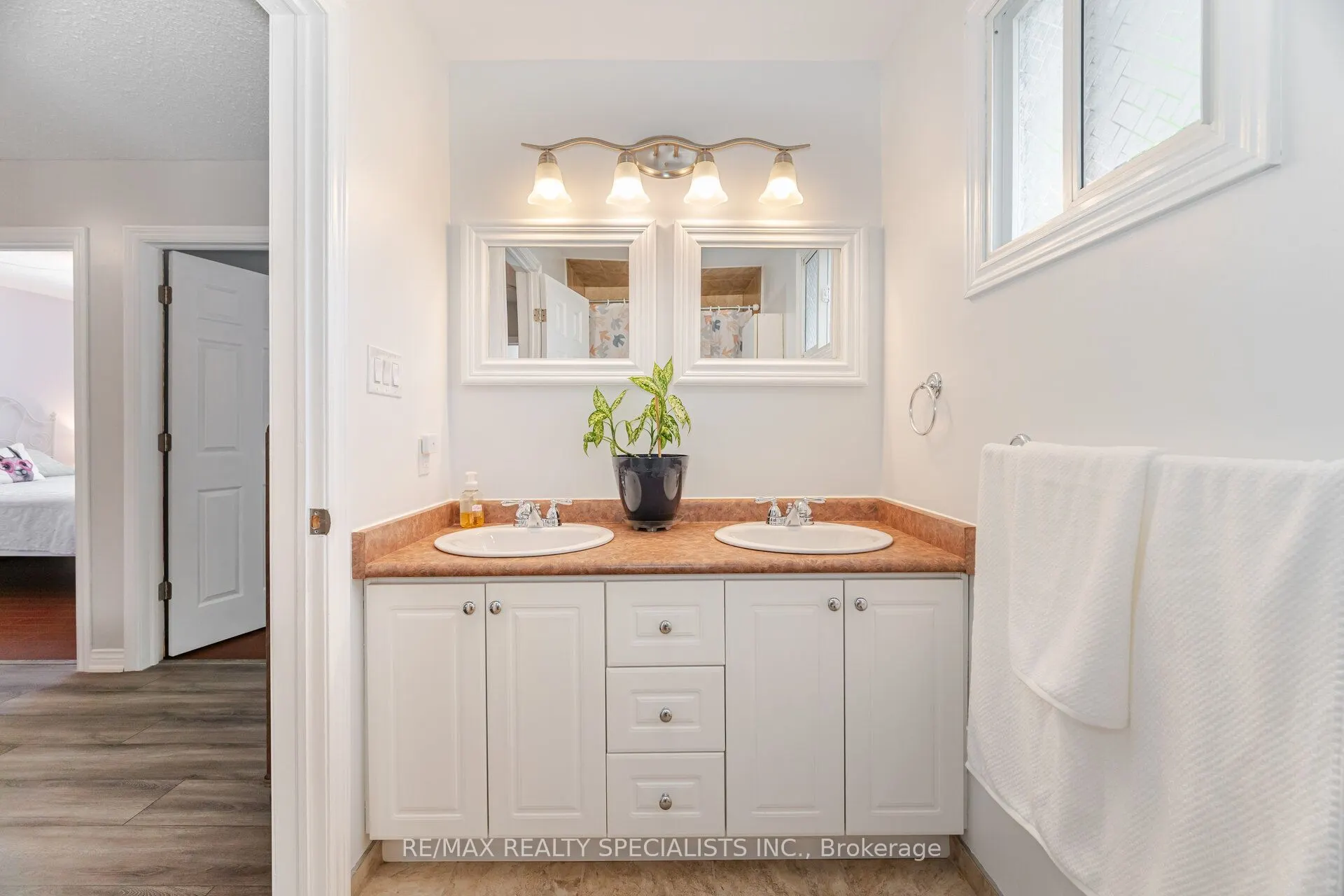 325 Kingsview Drive