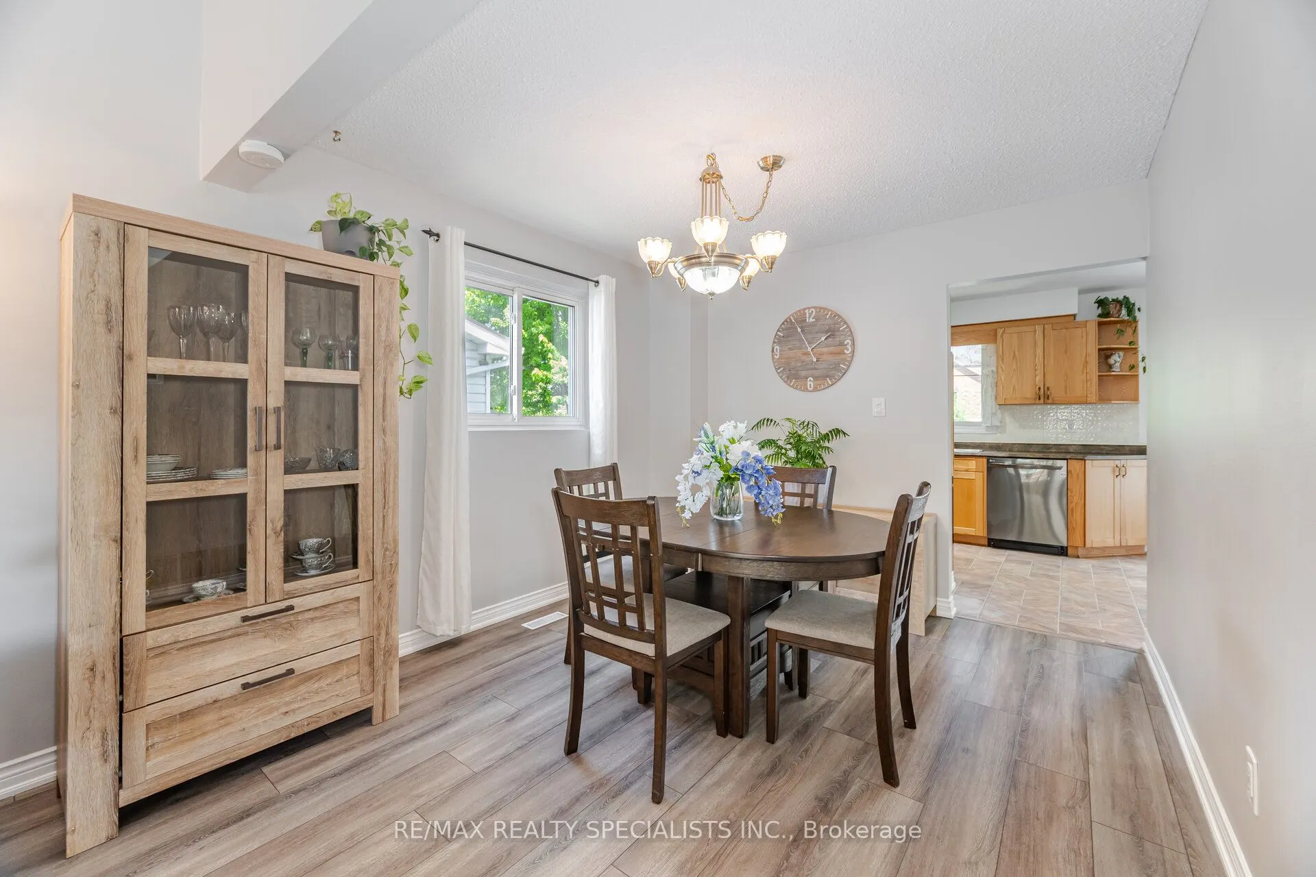 325 Kingsview Drive