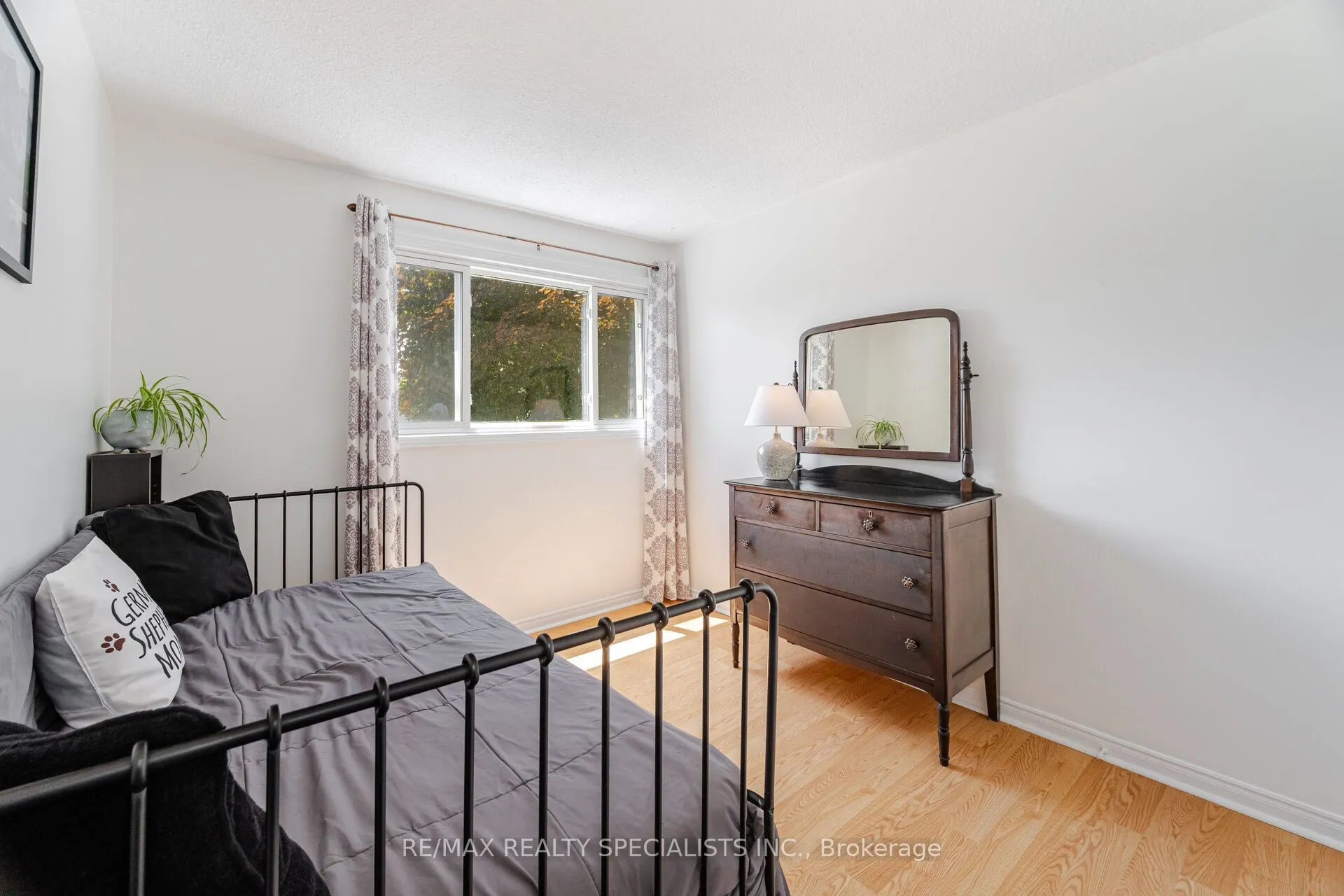 325 Kingsview Drive