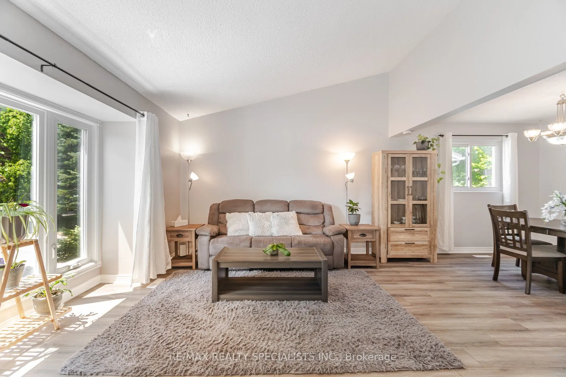 325 Kingsview Drive
