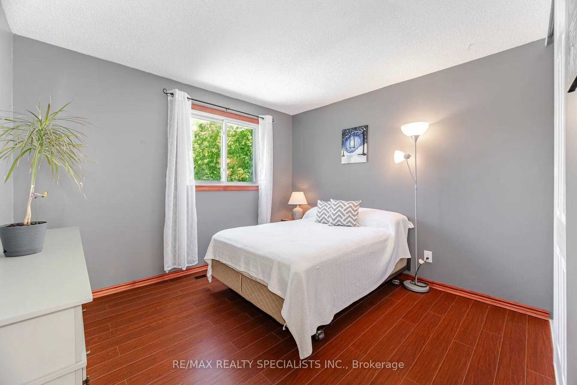 325 Kingsview Drive