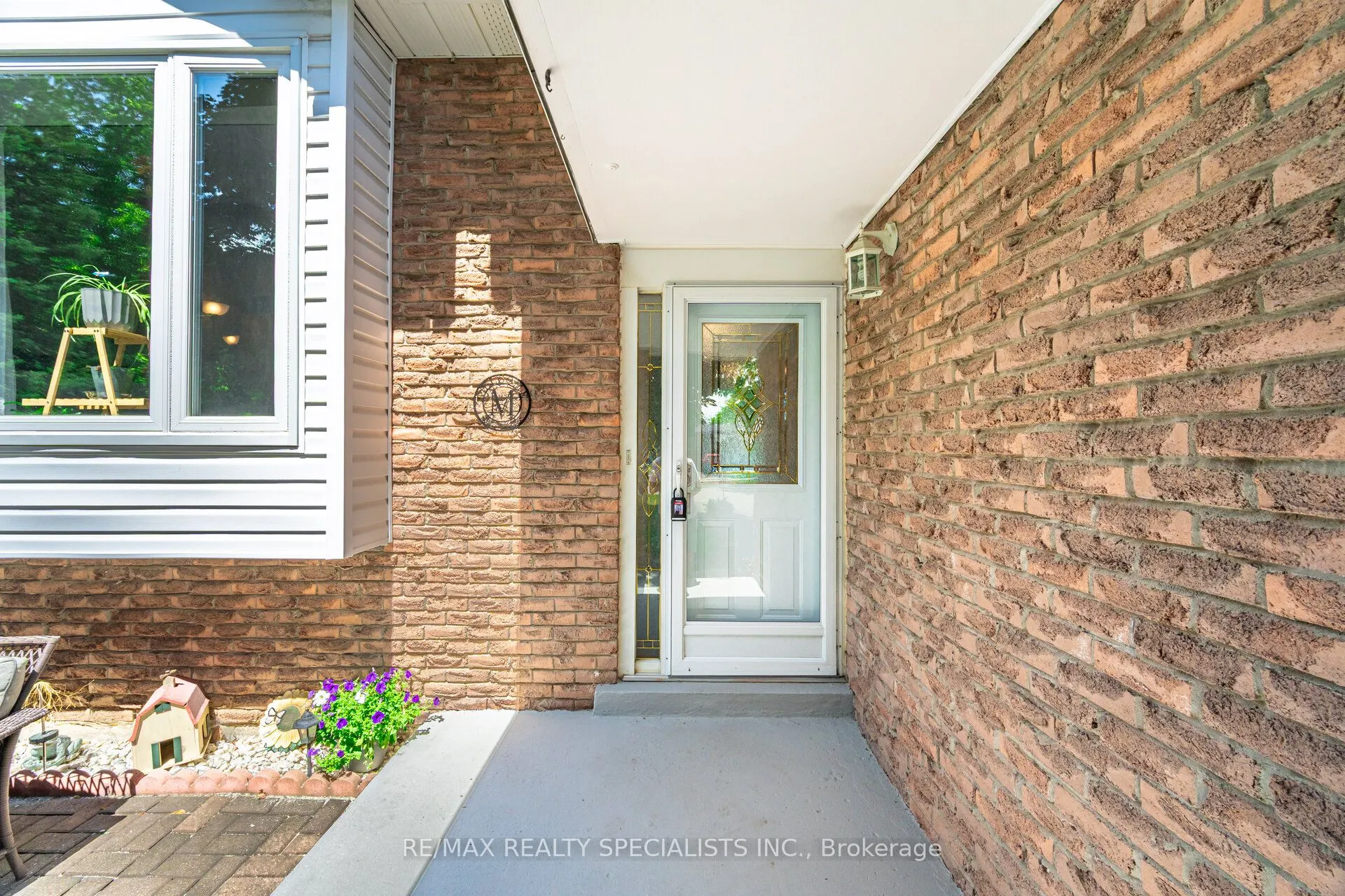 325 Kingsview Drive