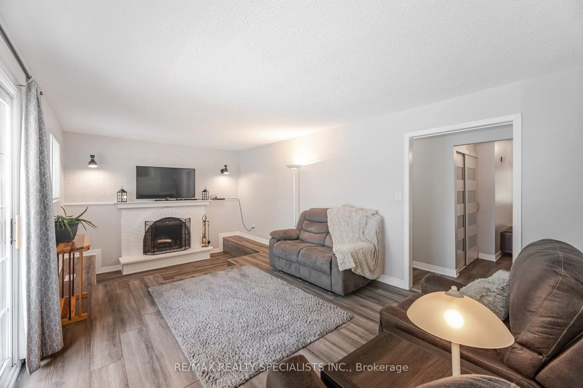 325 Kingsview Drive