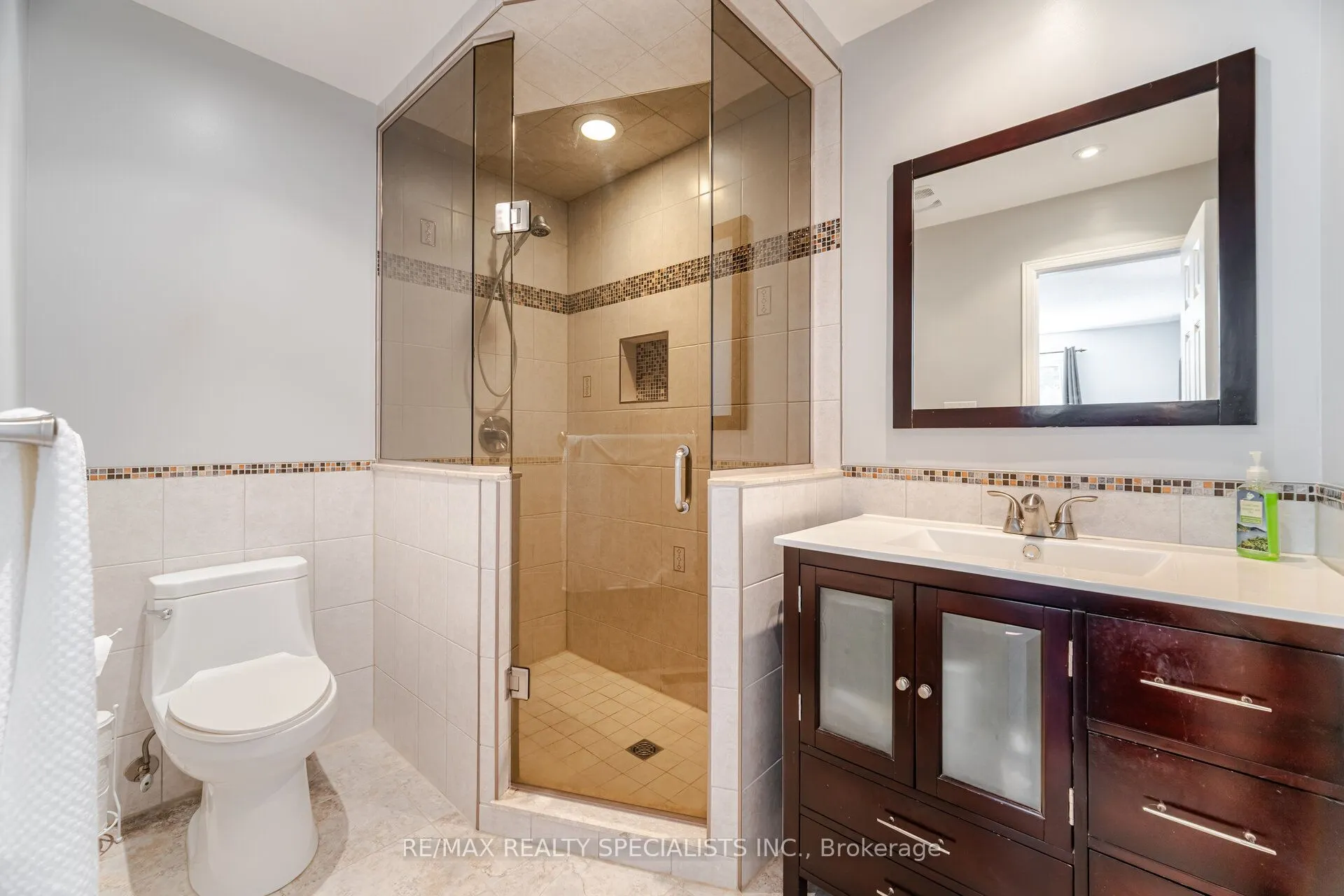325 Kingsview Drive