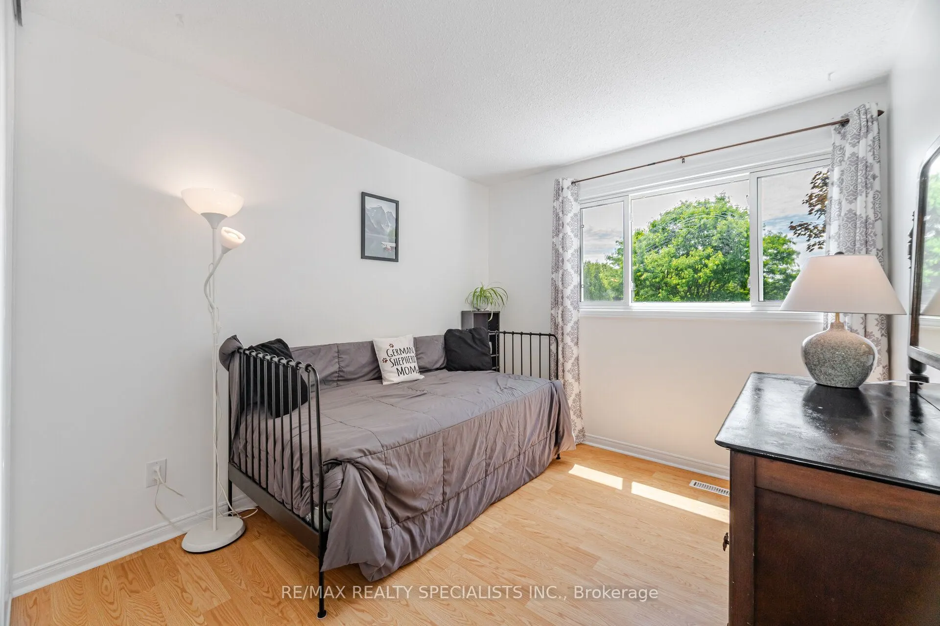 325 Kingsview Drive