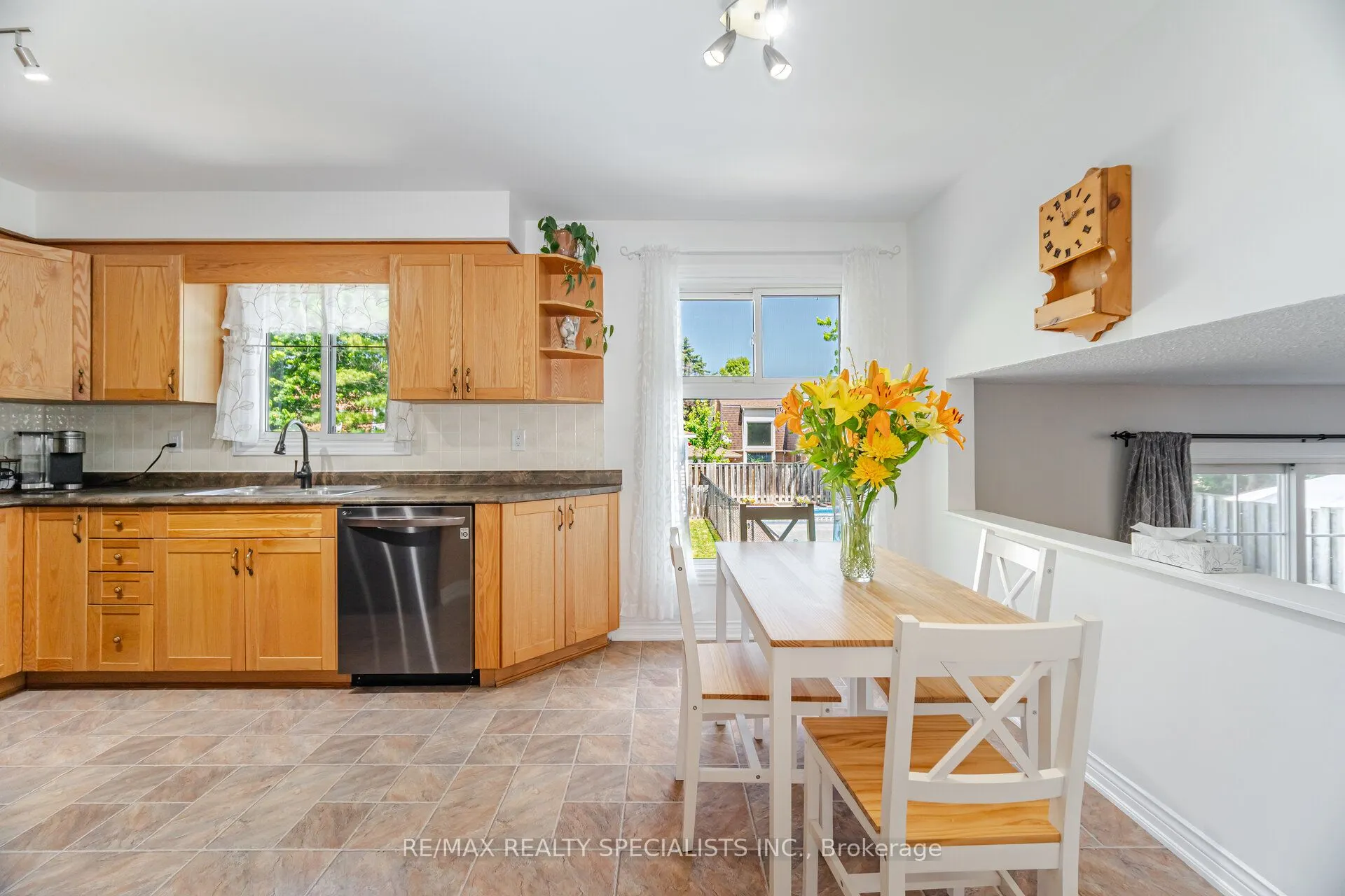 325 Kingsview Drive