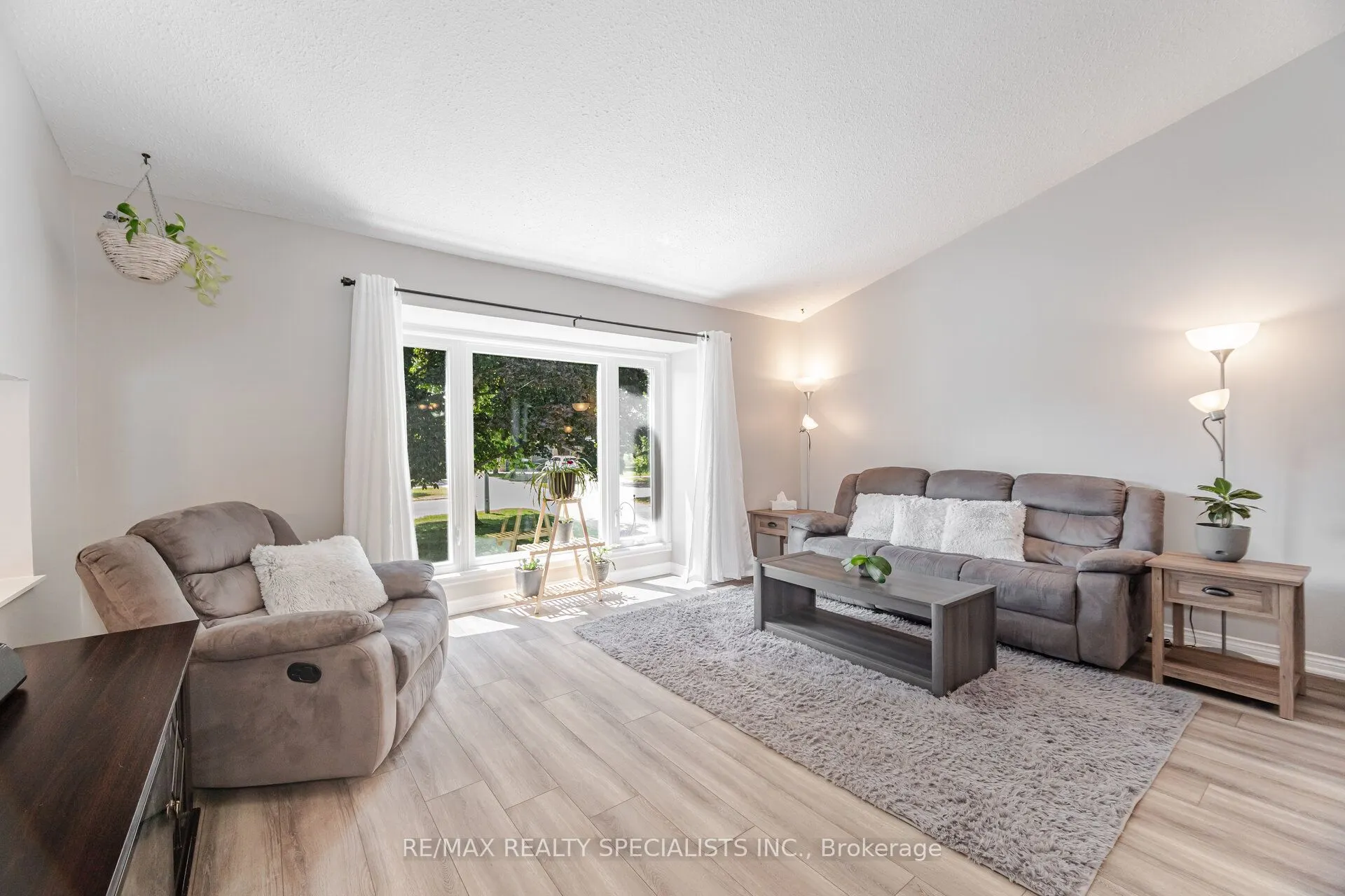 325 Kingsview Drive