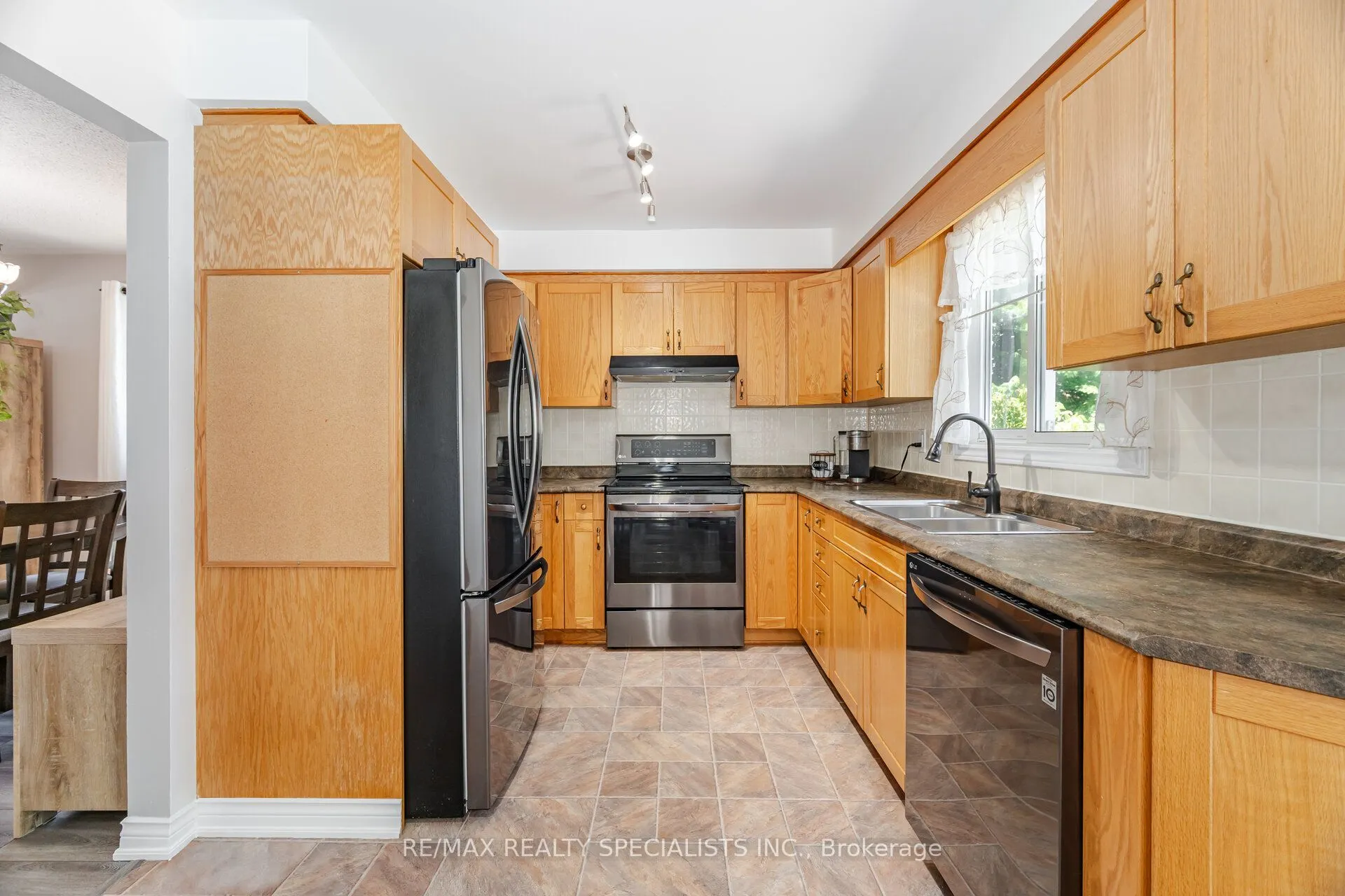 325 Kingsview Drive