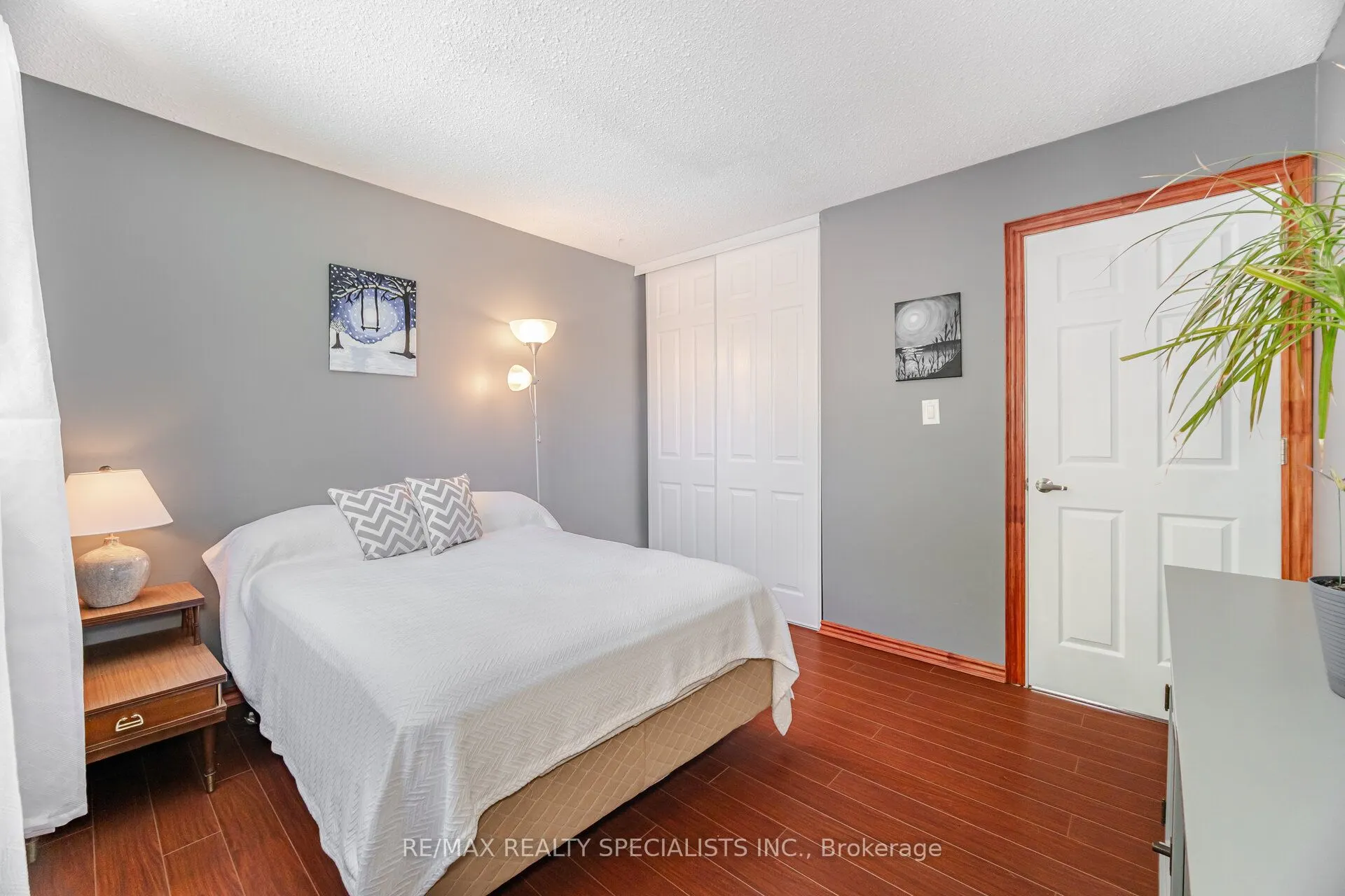 325 Kingsview Drive