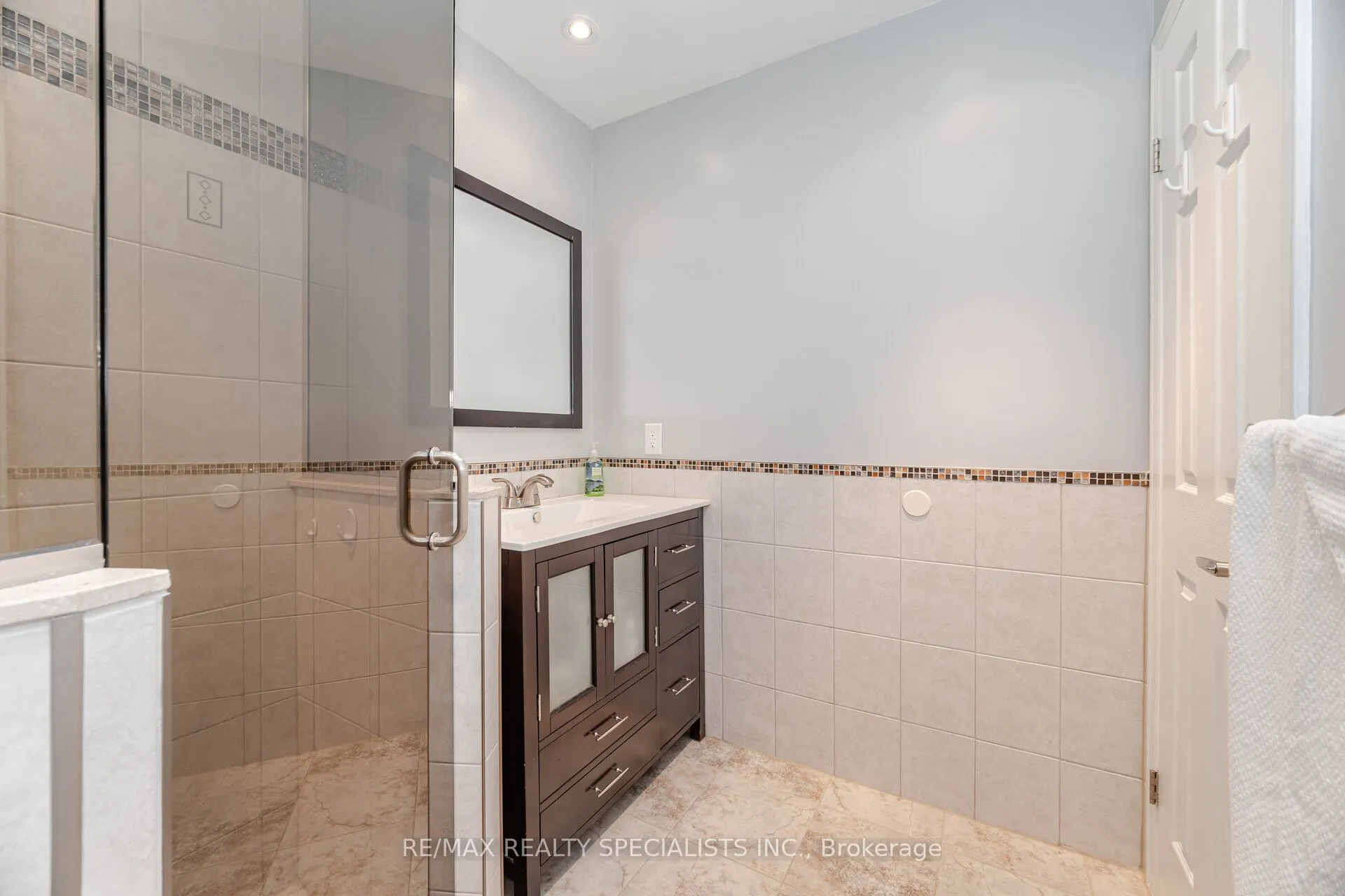 325 Kingsview Drive
