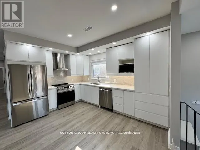 4425 Curia Crescent, #Upper
