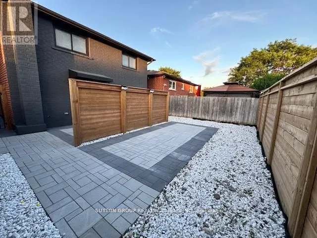 4425 Curia Crescent, #Upper