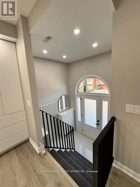 4425 Curia Crescent, #Upper